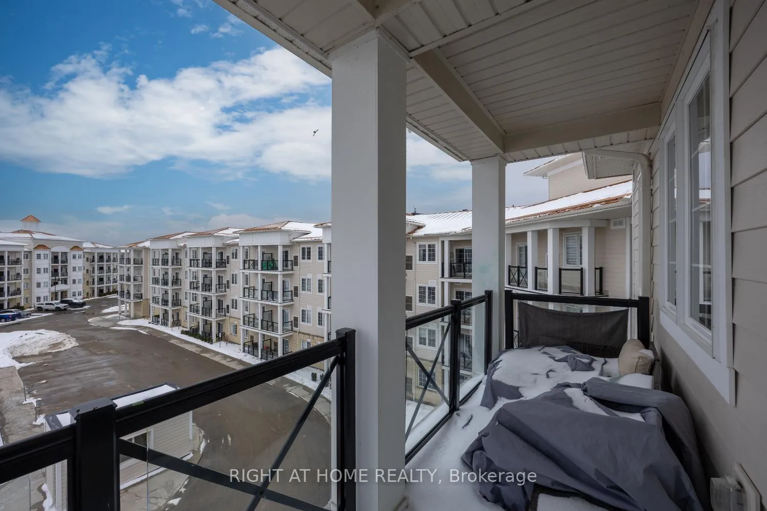 Photo 36 of Unit 402, 50 Lakebreeze Drive, Clarington, Newcastle — HOMEH