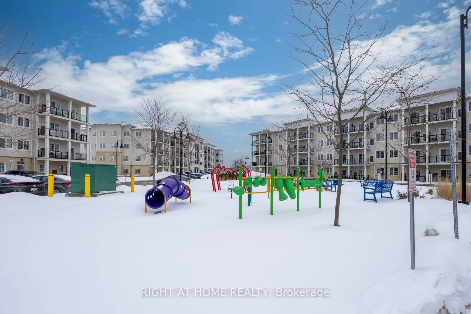 Photo 38 of Unit 402, 50 Lakebreeze Drive, Clarington, Newcastle — HOMEH