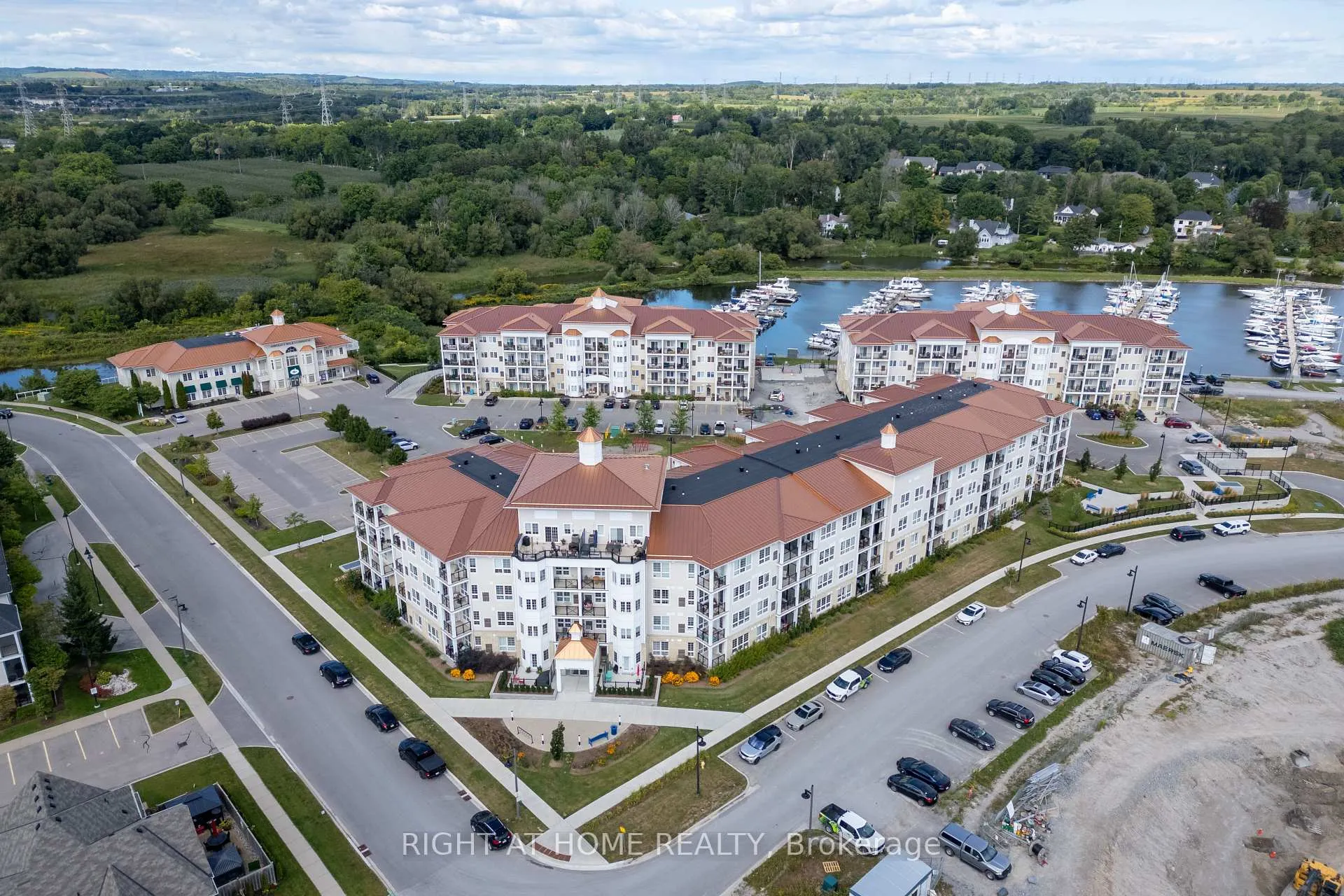 Photo 41 of Unit 402, 50 Lakebreeze Drive, Clarington, Newcastle — HOMEH
