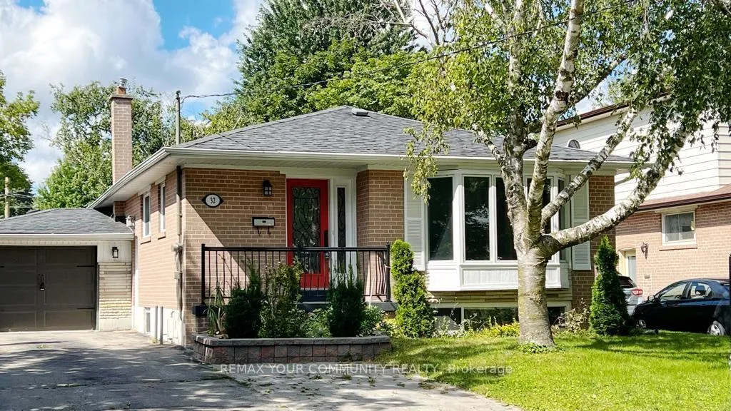 Front of Unit Lower, 32 Collins Crescent