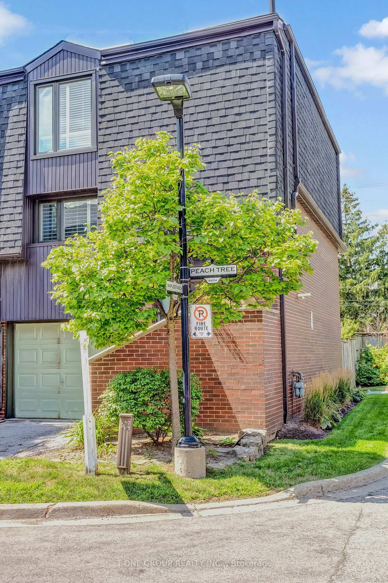 Photo 2 of 43 Peach Tree Path, Etobicoke, Kingsview Village-The Westway — HOMEH