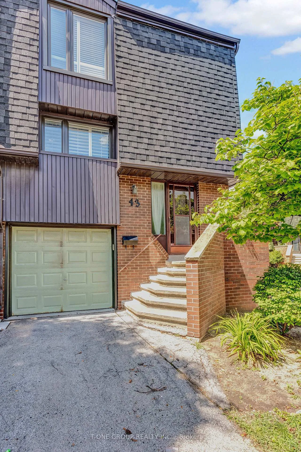 Photo 3 of 43 Peach Tree Path, Etobicoke, Kingsview Village-The Westway — HOMEH