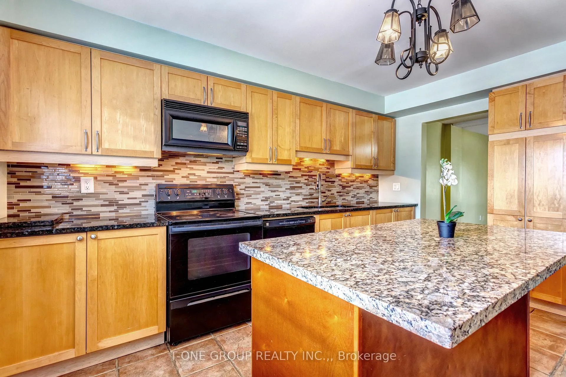 Photo 6 of 43 Peach Tree Path, Etobicoke, Kingsview Village-The Westway — HOMEH