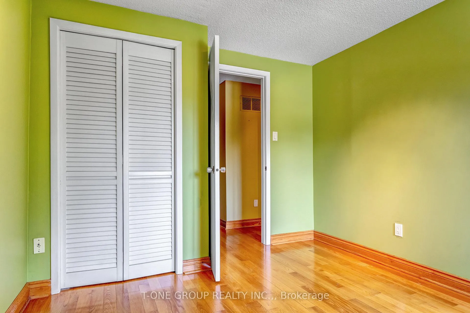Photo 16 of 43 Peach Tree Path, Etobicoke, Kingsview Village-The Westway — HOMEH