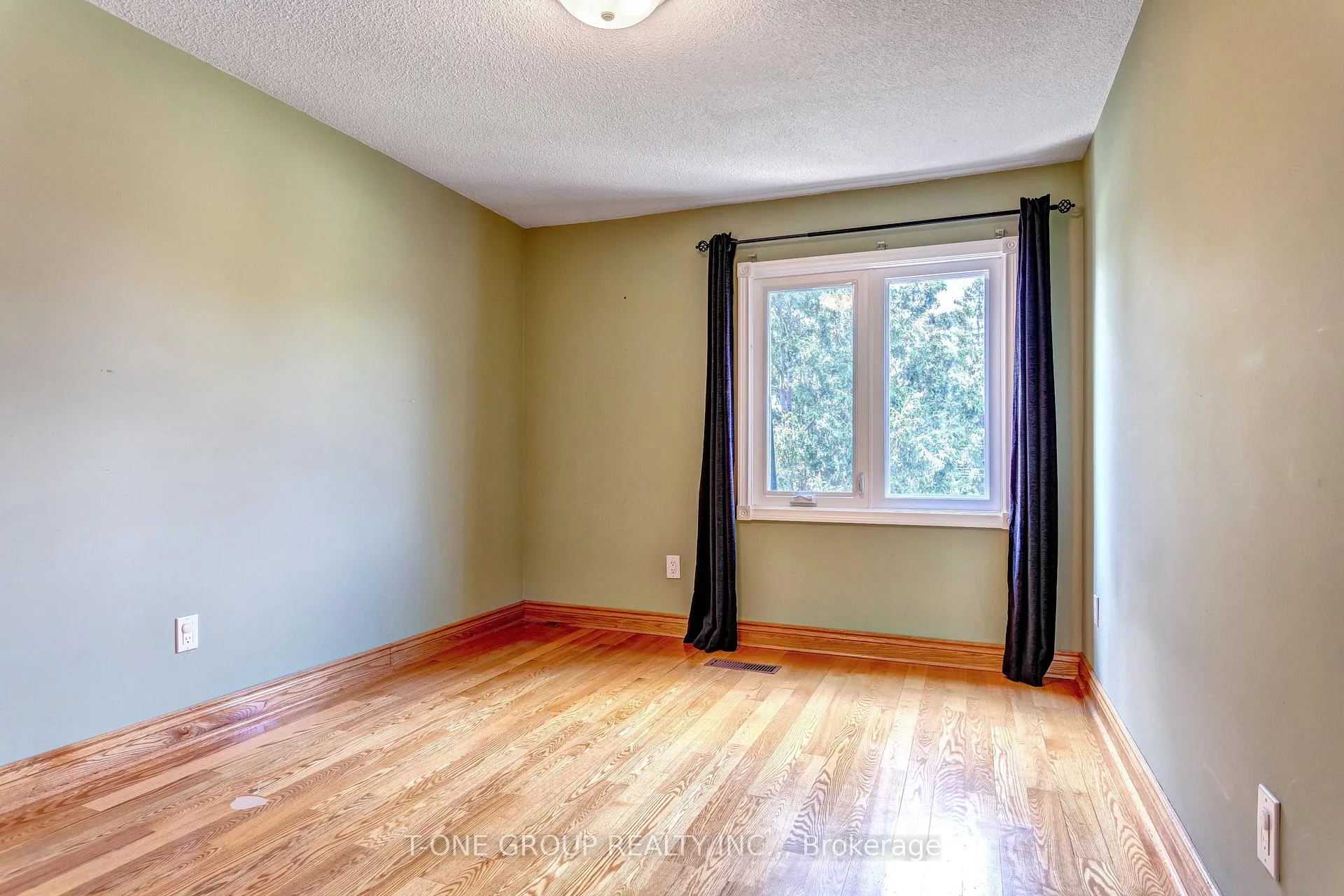 Photo 17 of 43 Peach Tree Path, Etobicoke, Kingsview Village-The Westway — HOMEH