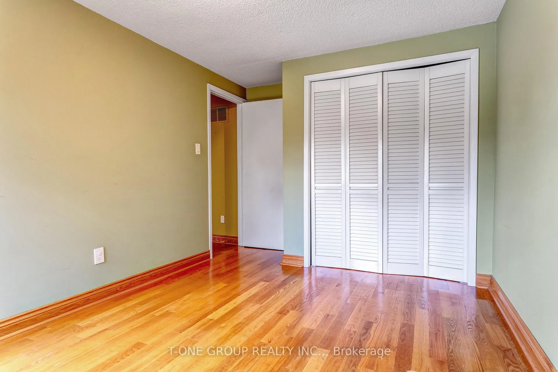 Photo 18 of 43 Peach Tree Path, Etobicoke, Kingsview Village-The Westway — HOMEH