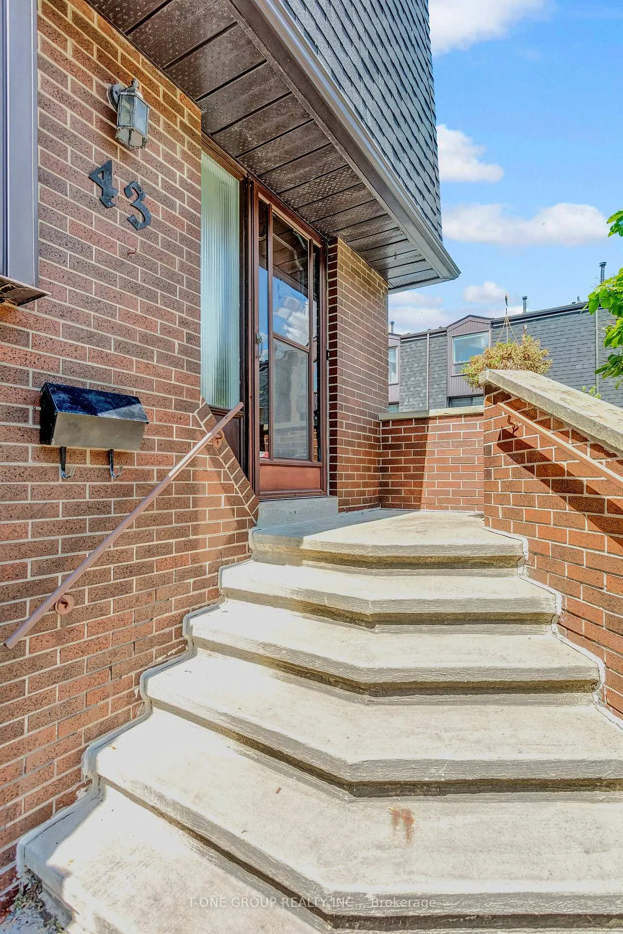 Photo 19 of 43 Peach Tree Path, Etobicoke, Kingsview Village-The Westway — HOMEH