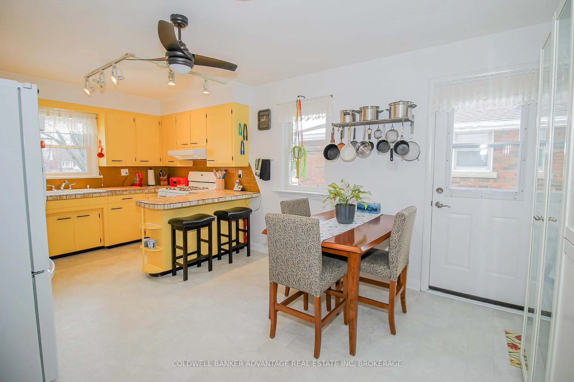 Photo 10 of 113 Golden Boulevard W, Welland, Lincoln/Crowland — HOMEH
