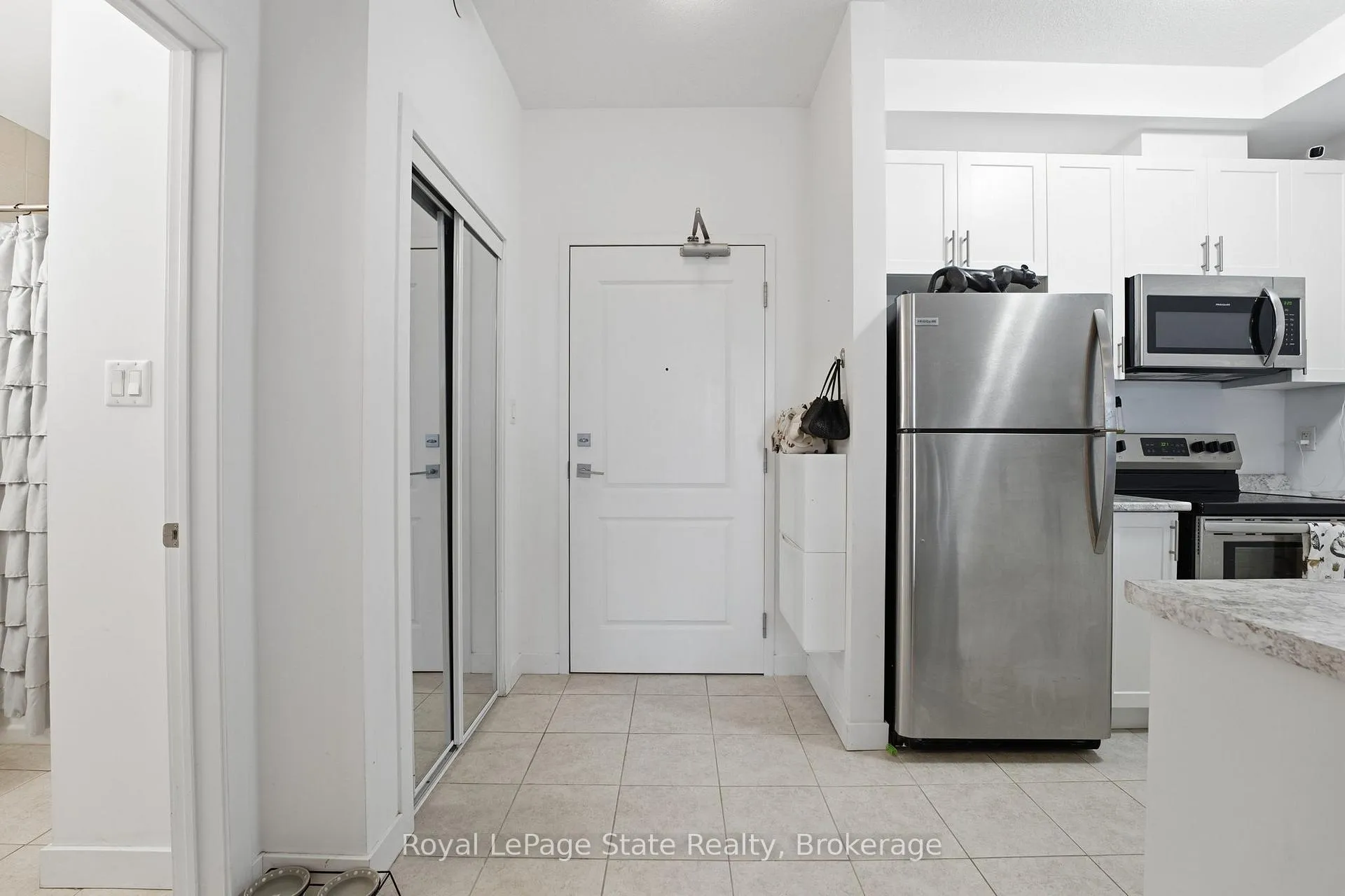 Photo 3 of Unit 624, 101 Shoreview Place, Hamilton, Lakeshore — HOMEH