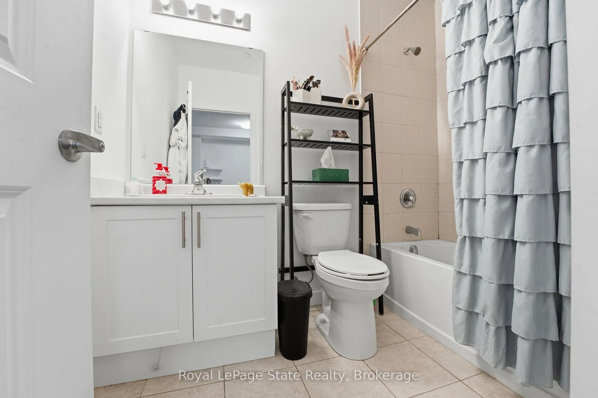 Photo 4 of Unit 624, 101 Shoreview Place, Hamilton, Lakeshore — HOMEH