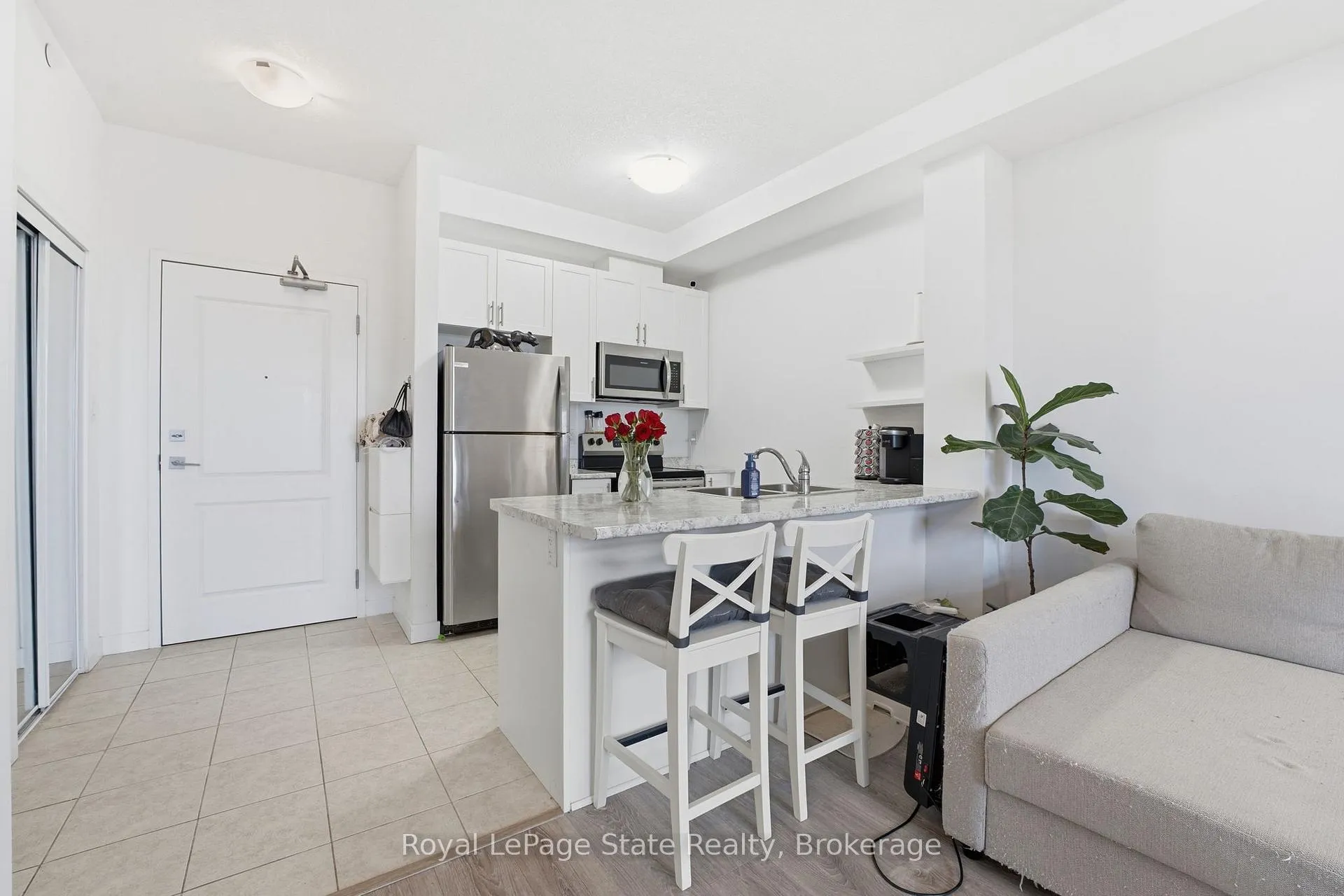 Photo 5 of Unit 624, 101 Shoreview Place, Hamilton, Lakeshore — HOMEH