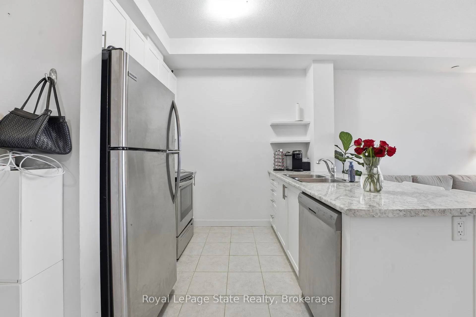Photo 6 of Unit 624, 101 Shoreview Place, Hamilton, Lakeshore — HOMEH