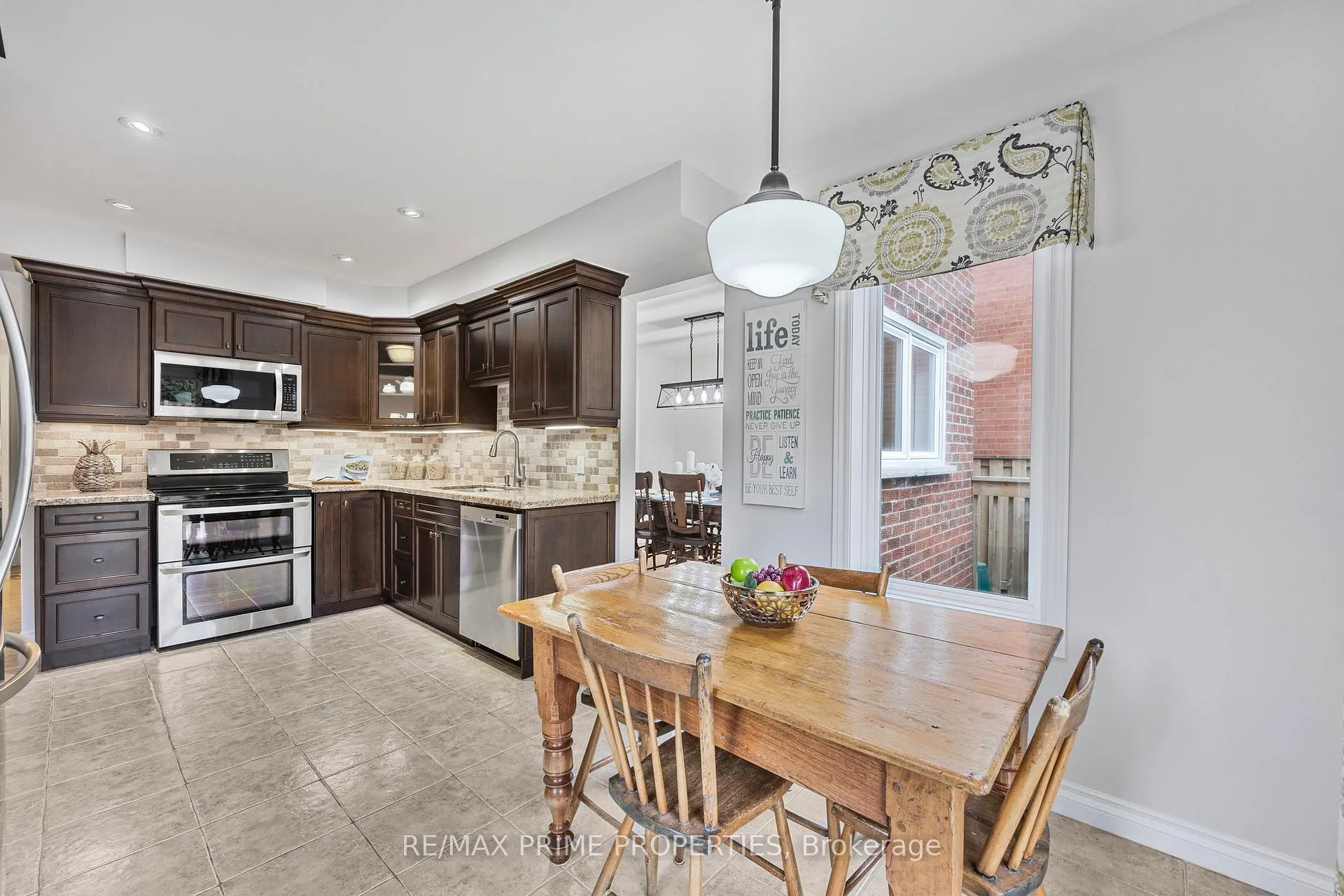Photo 10 of 49 De Rose Avenue, Caledon, Bolton West — HOMEH