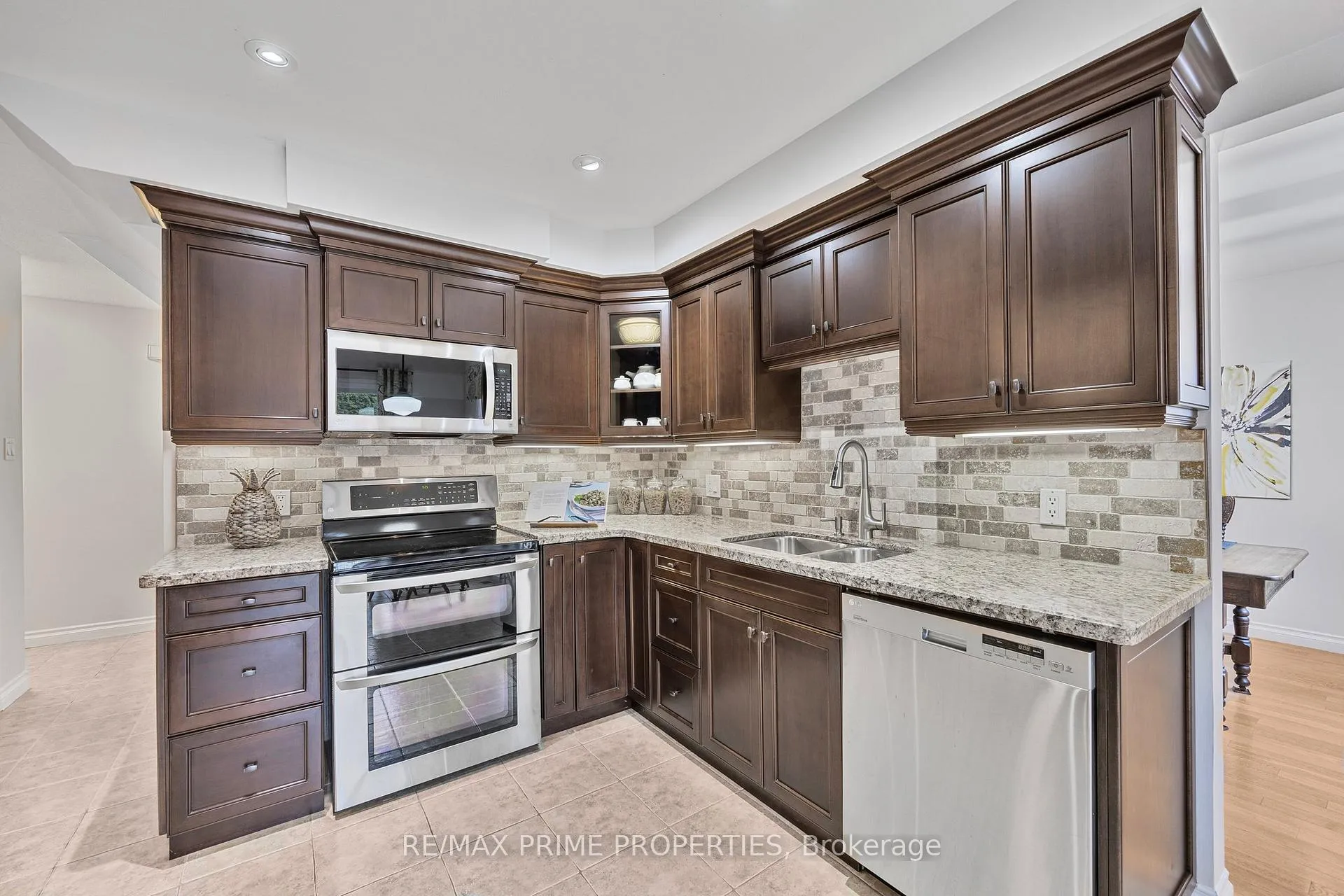 Photo 11 of 49 De Rose Avenue, Caledon, Bolton West — HOMEH