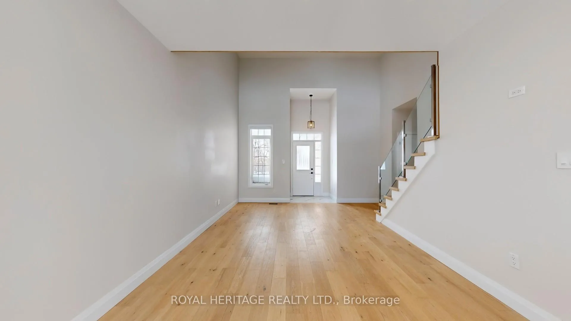 Photo 2 of 53 Meadow's End Crescent, Uxbridge — HOMEH