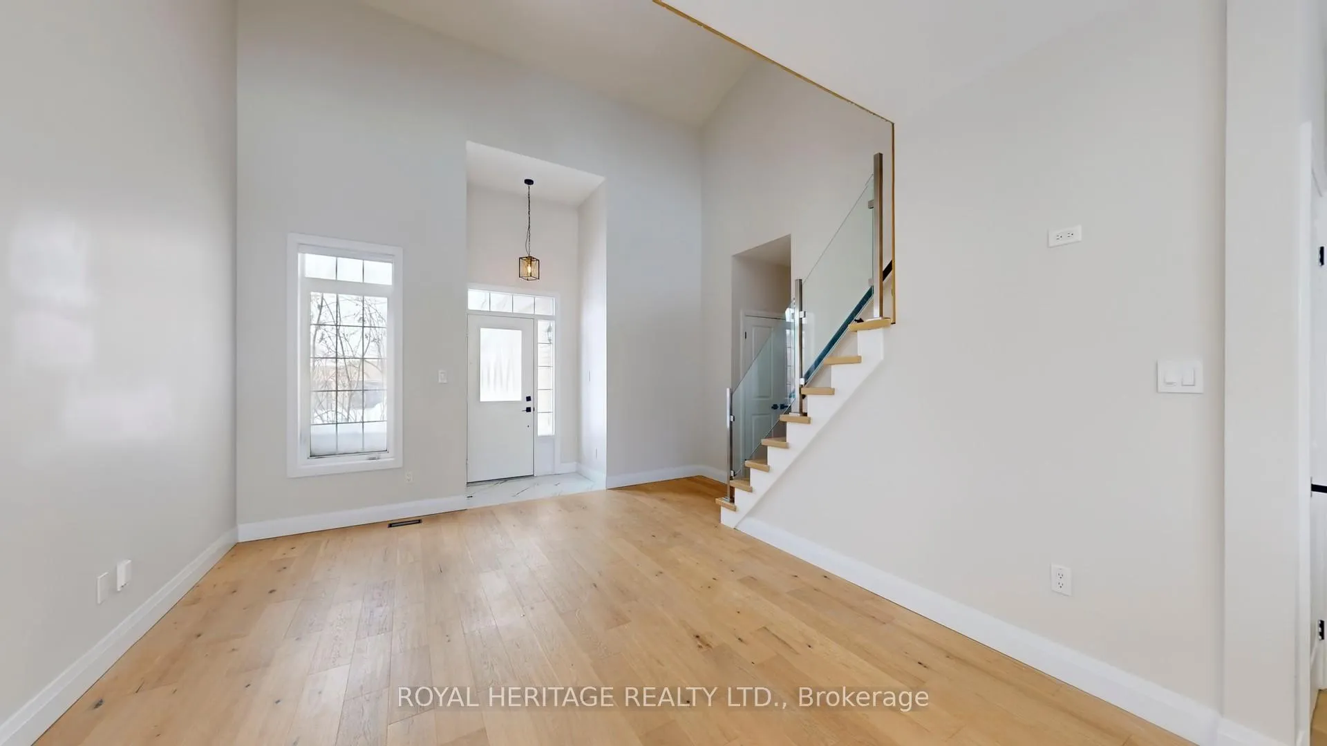 Photo 3 of 53 Meadow's End Crescent, Uxbridge — HOMEH