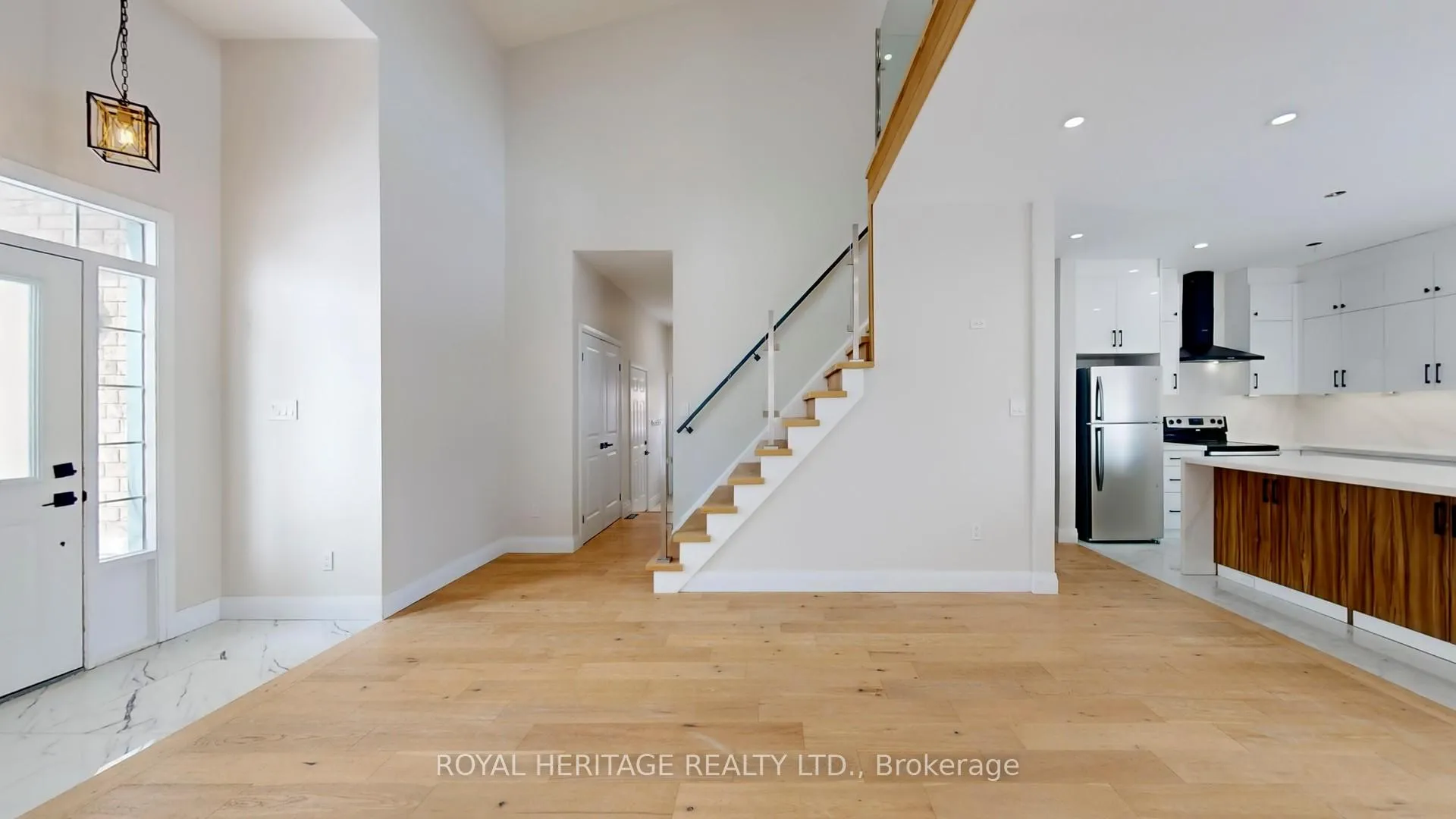 Photo 4 of 53 Meadow's End Crescent, Uxbridge — HOMEH