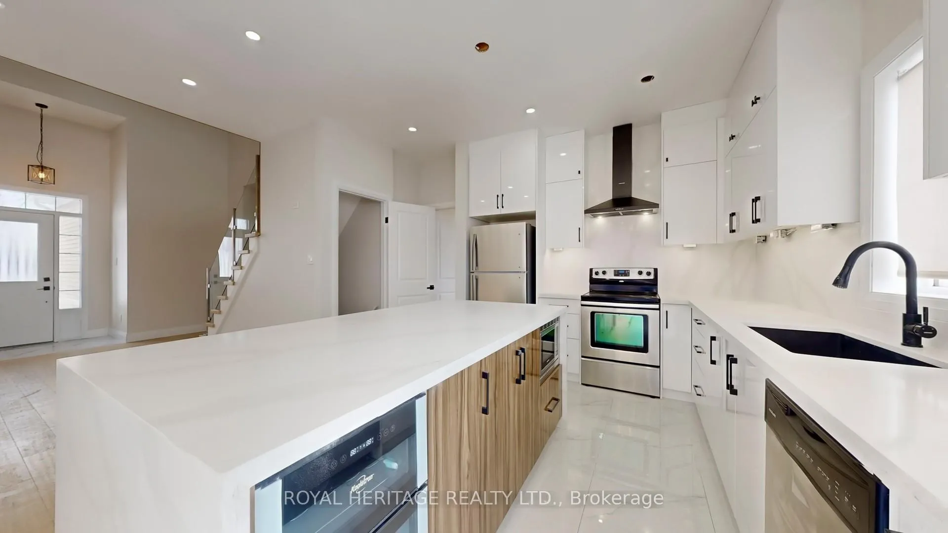 Photo 10 of 53 Meadow's End Crescent, Uxbridge — HOMEH