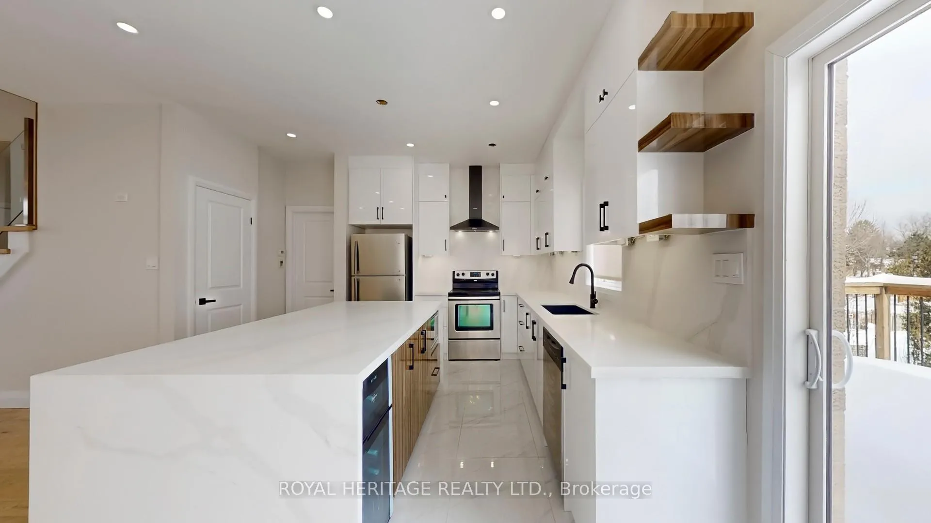 Photo 11 of 53 Meadow's End Crescent, Uxbridge — HOMEH