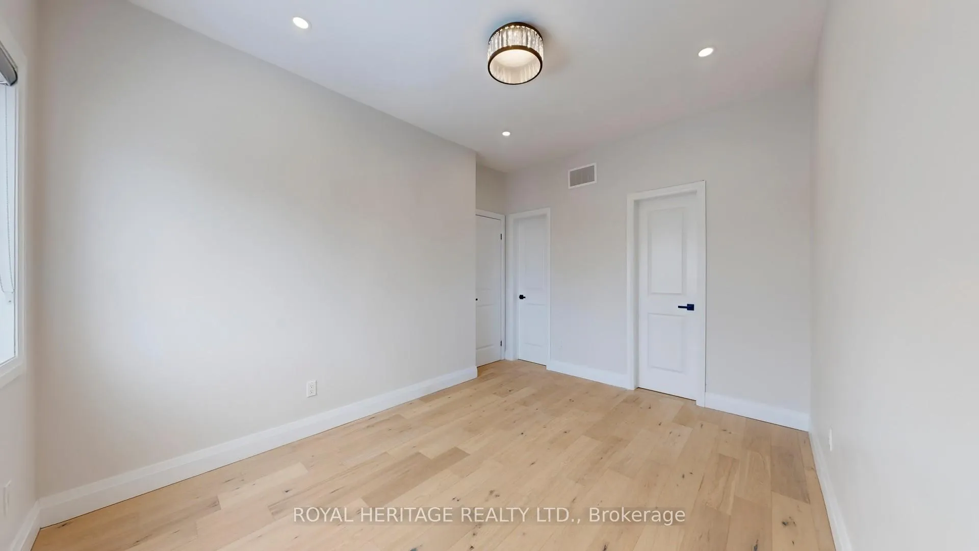 Photo 15 of 53 Meadow's End Crescent, Uxbridge — HOMEH