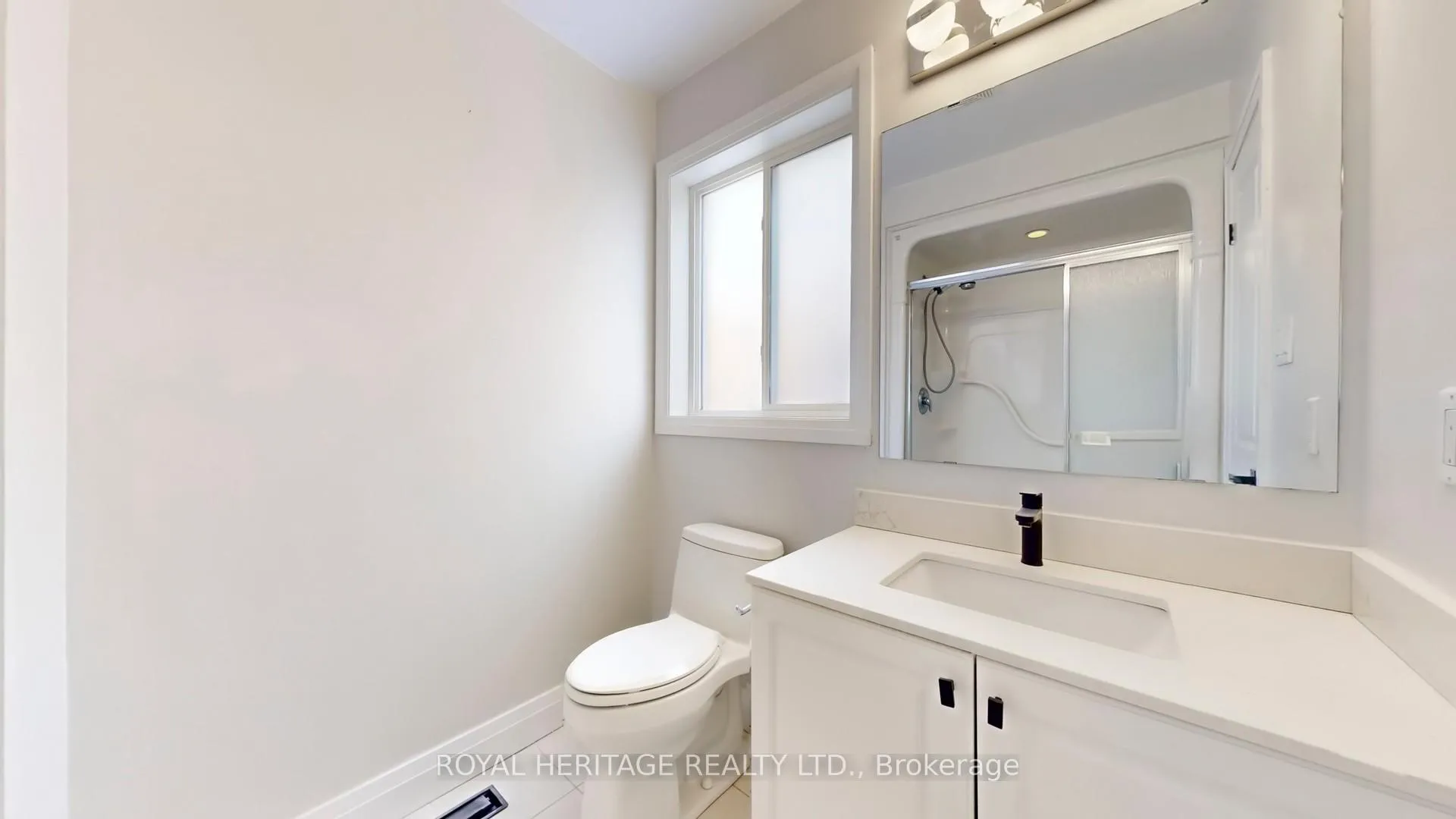 Photo 16 of 53 Meadow's End Crescent, Uxbridge — HOMEH