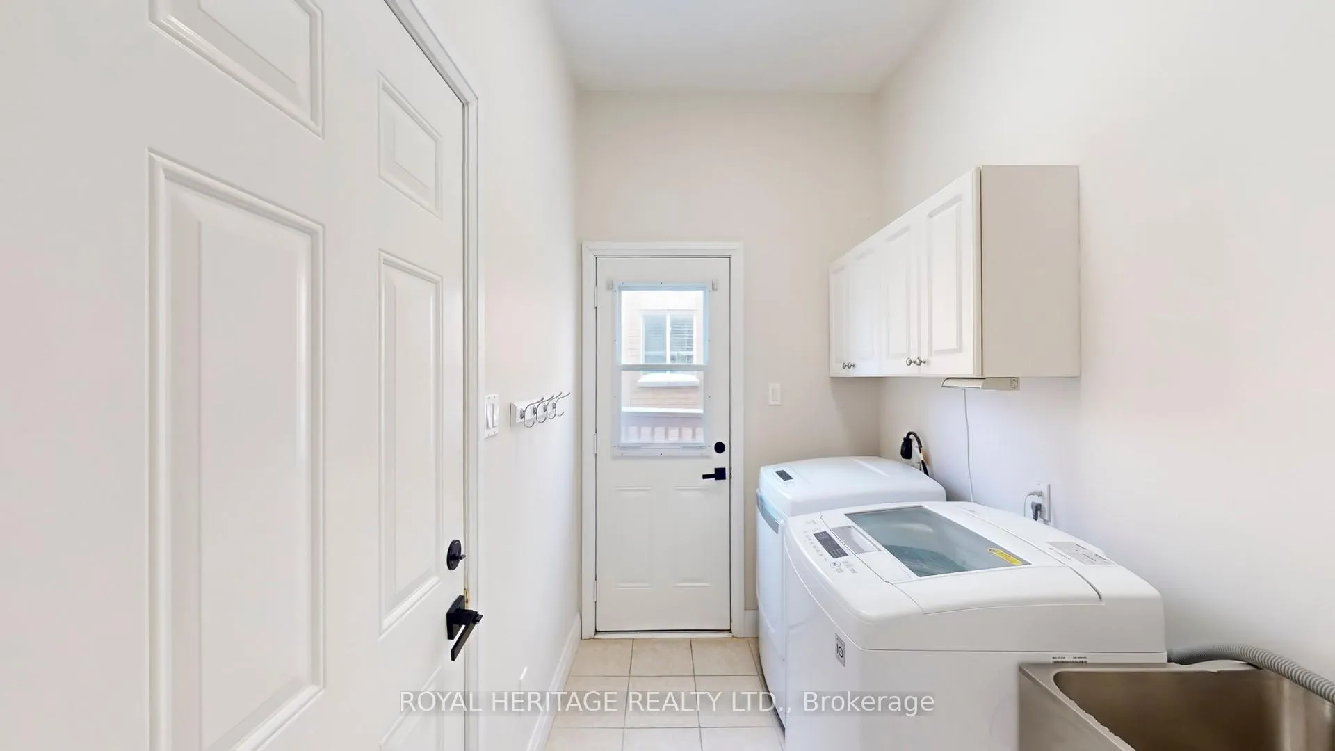 Photo 17 of 53 Meadow's End Crescent, Uxbridge — HOMEH