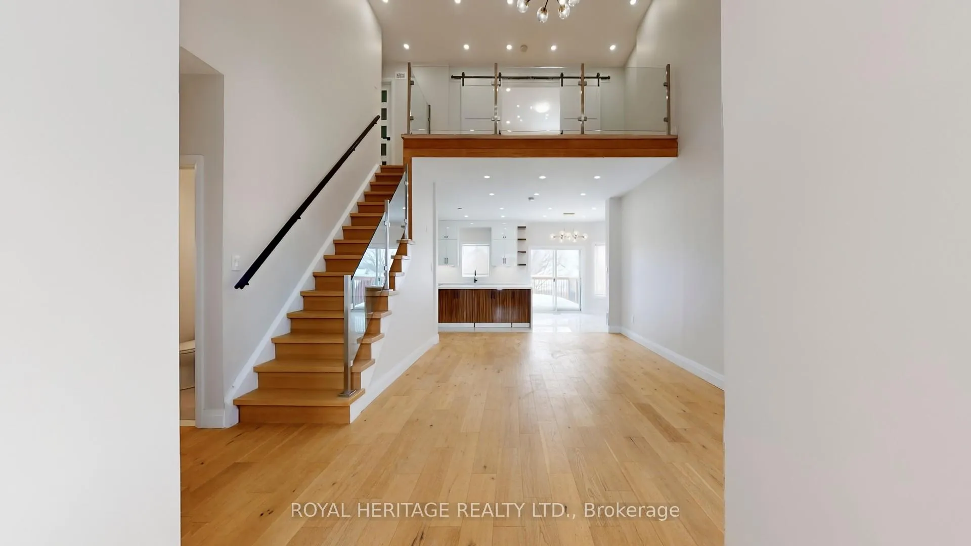 Photo 18 of 53 Meadow's End Crescent, Uxbridge — HOMEH