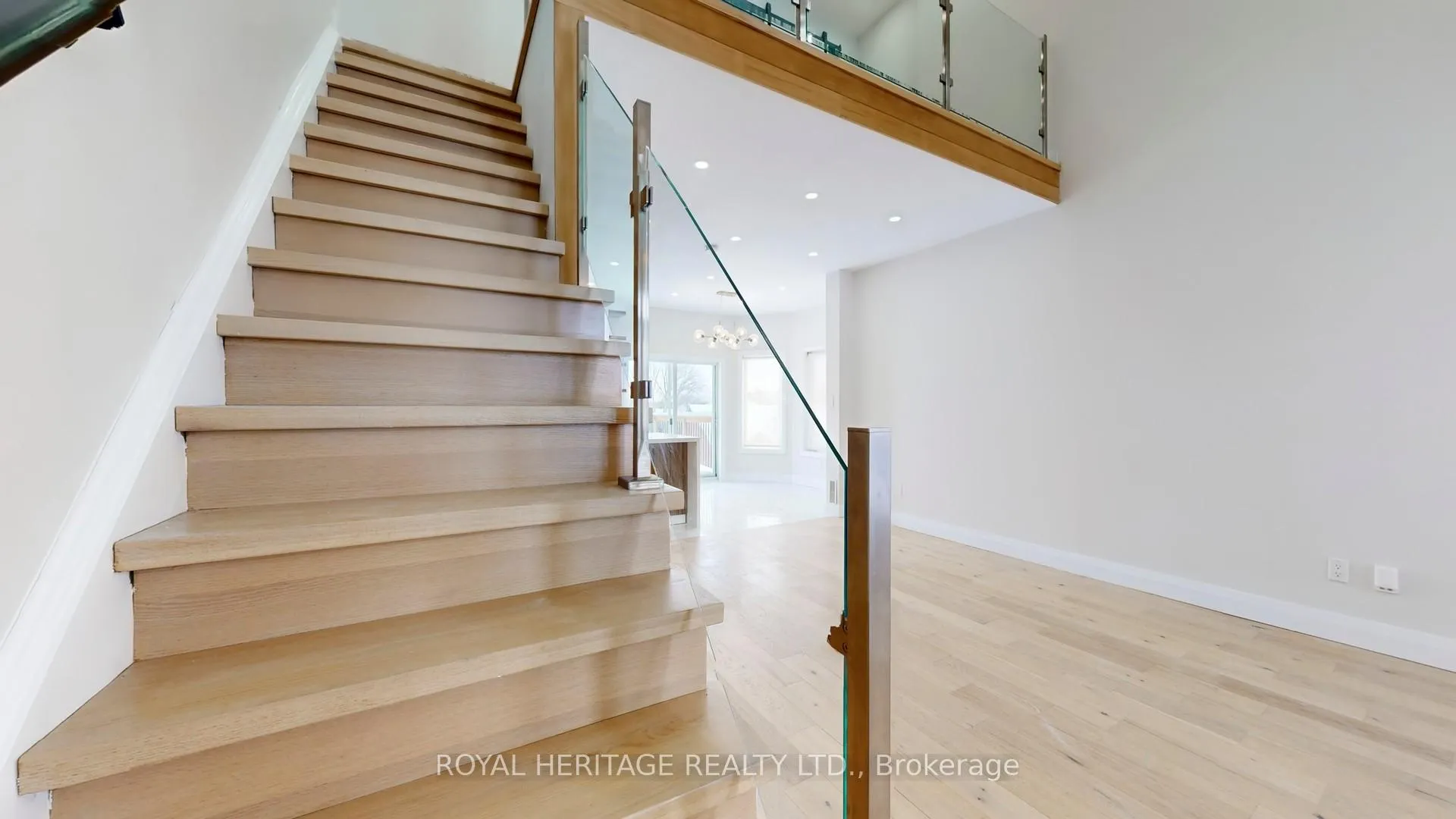 Photo 19 of 53 Meadow's End Crescent, Uxbridge — HOMEH