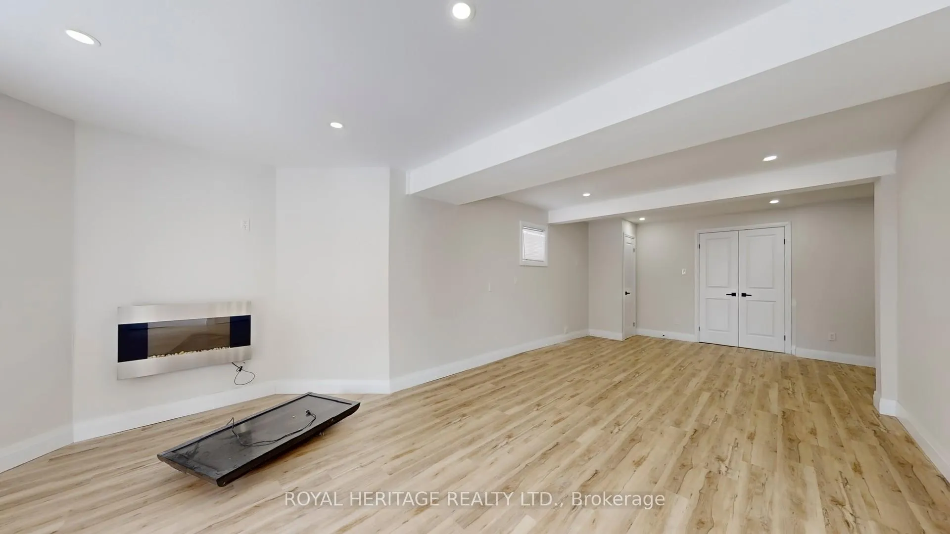 Photo 32 of 53 Meadow's End Crescent, Uxbridge — HOMEH