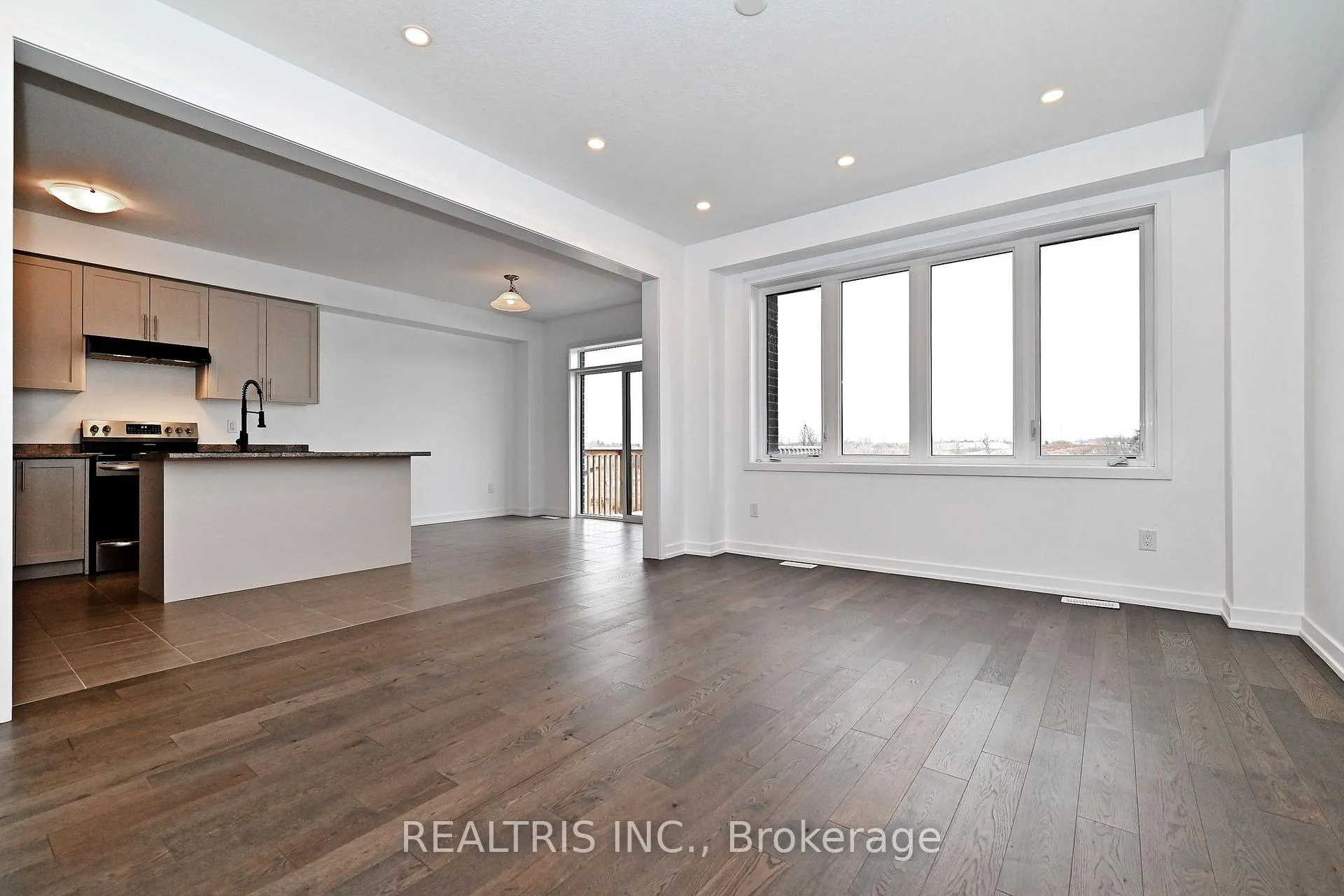 Photo 6 of 84 Hawick Crescent, Haldimand — HOMEH