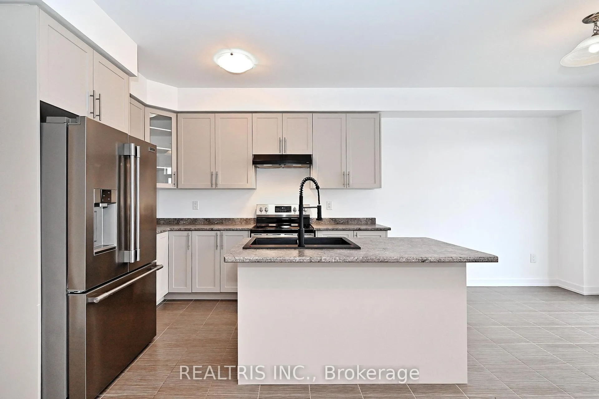Photo 7 of 84 Hawick Crescent, Haldimand — HOMEH