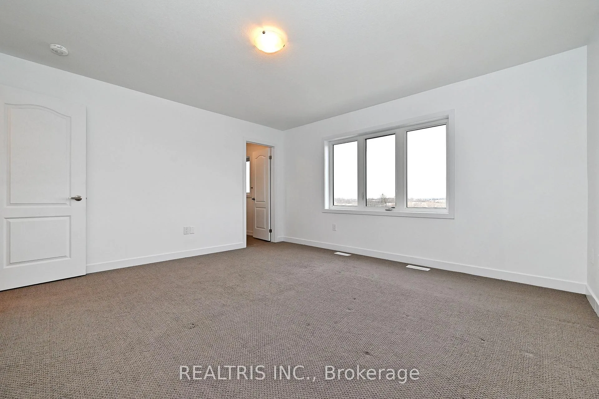 Photo 18 of 84 Hawick Crescent, Haldimand — HOMEH