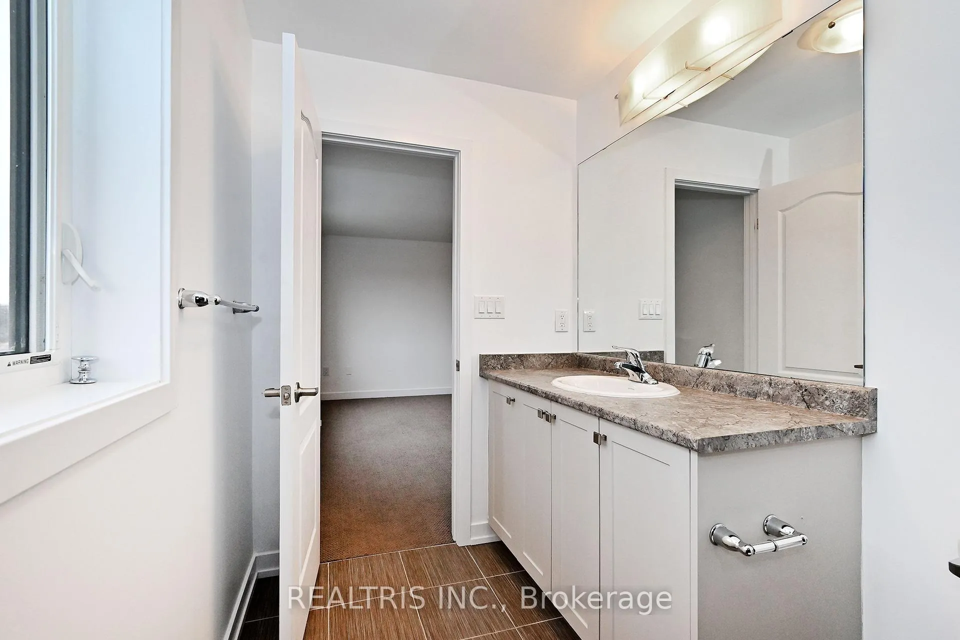 Photo 23 of 84 Hawick Crescent, Haldimand — HOMEH