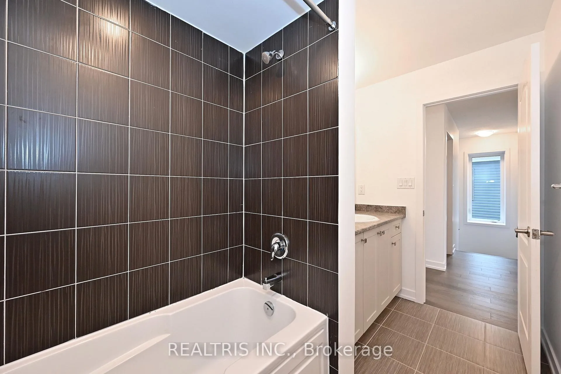 Photo 32 of 84 Hawick Crescent, Haldimand — HOMEH
