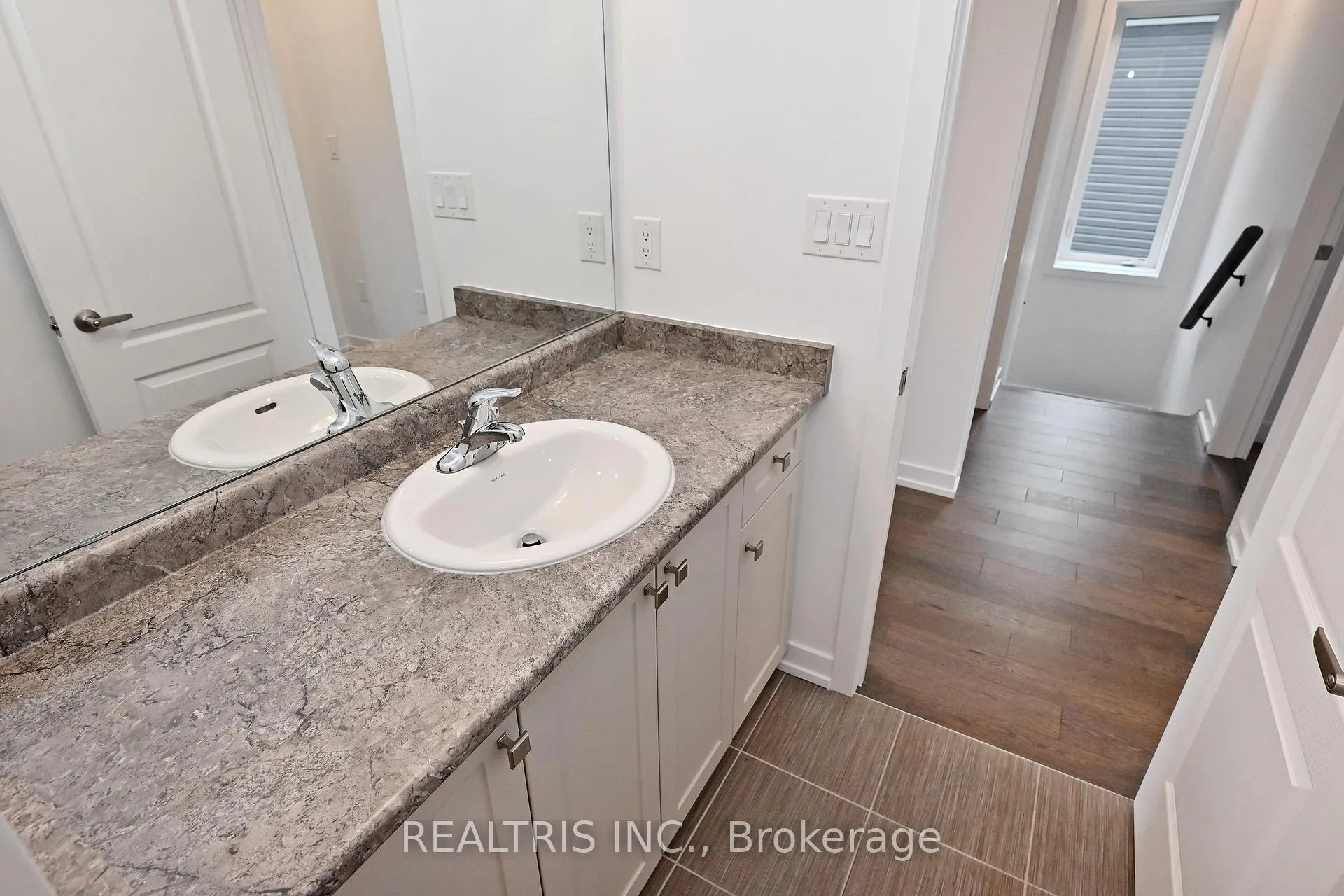Photo 33 of 84 Hawick Crescent, Haldimand — HOMEH