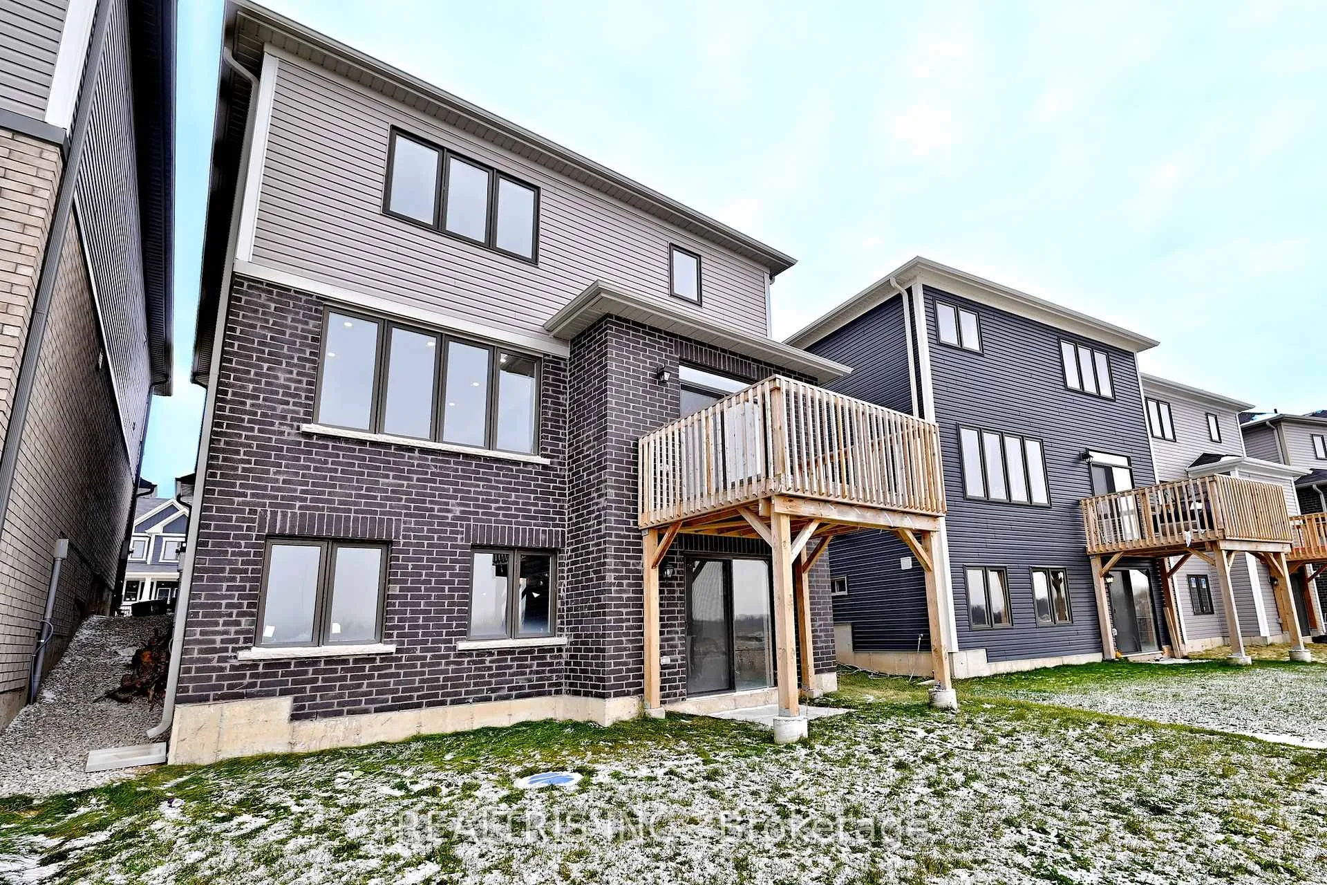 Photo 38 of 84 Hawick Crescent, Haldimand — HOMEH