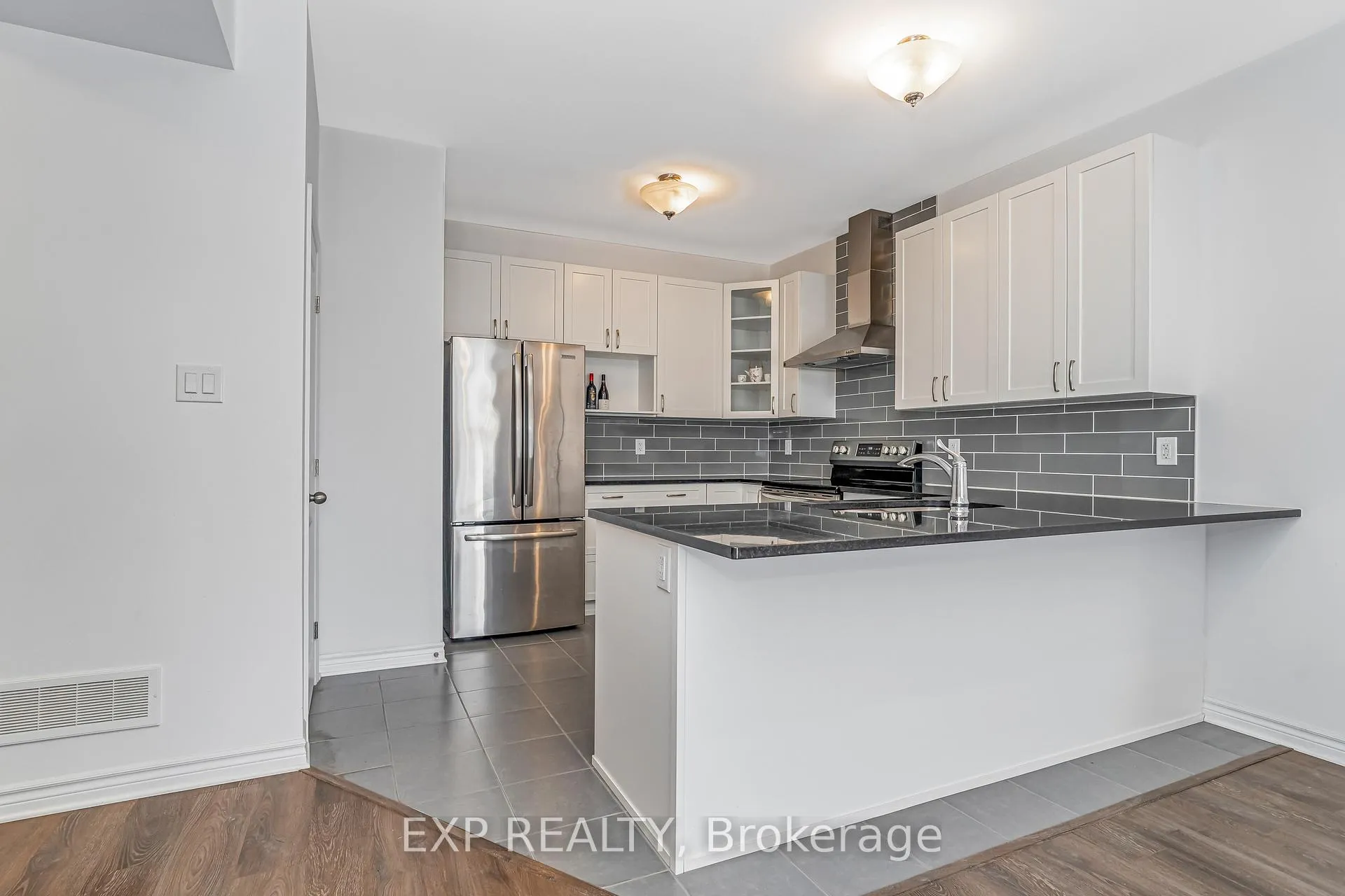 Photo 5 of 72 Dun Skipper Drive, Ottawa, Blossom Park/Kemp Park/Findlay Creek — HOMEH