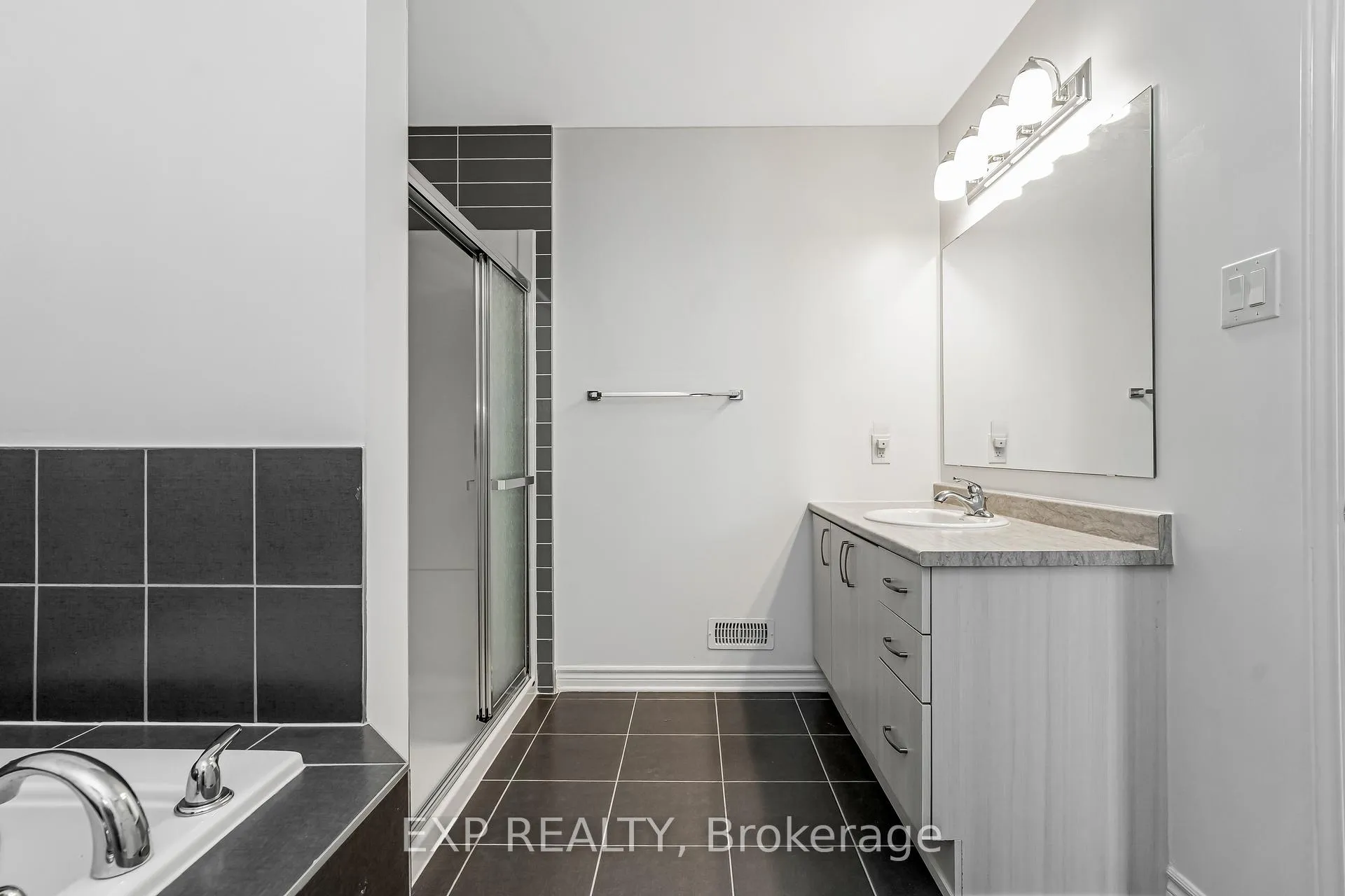Photo 16 of 72 Dun Skipper Drive, Ottawa, Blossom Park/Kemp Park/Findlay Creek — HOMEH