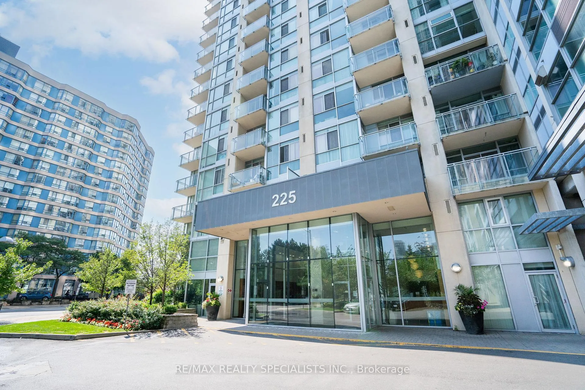 Photo 2 of Unit 309, 225 Webb Drive, Mississauga, City Centre — HOMEH
