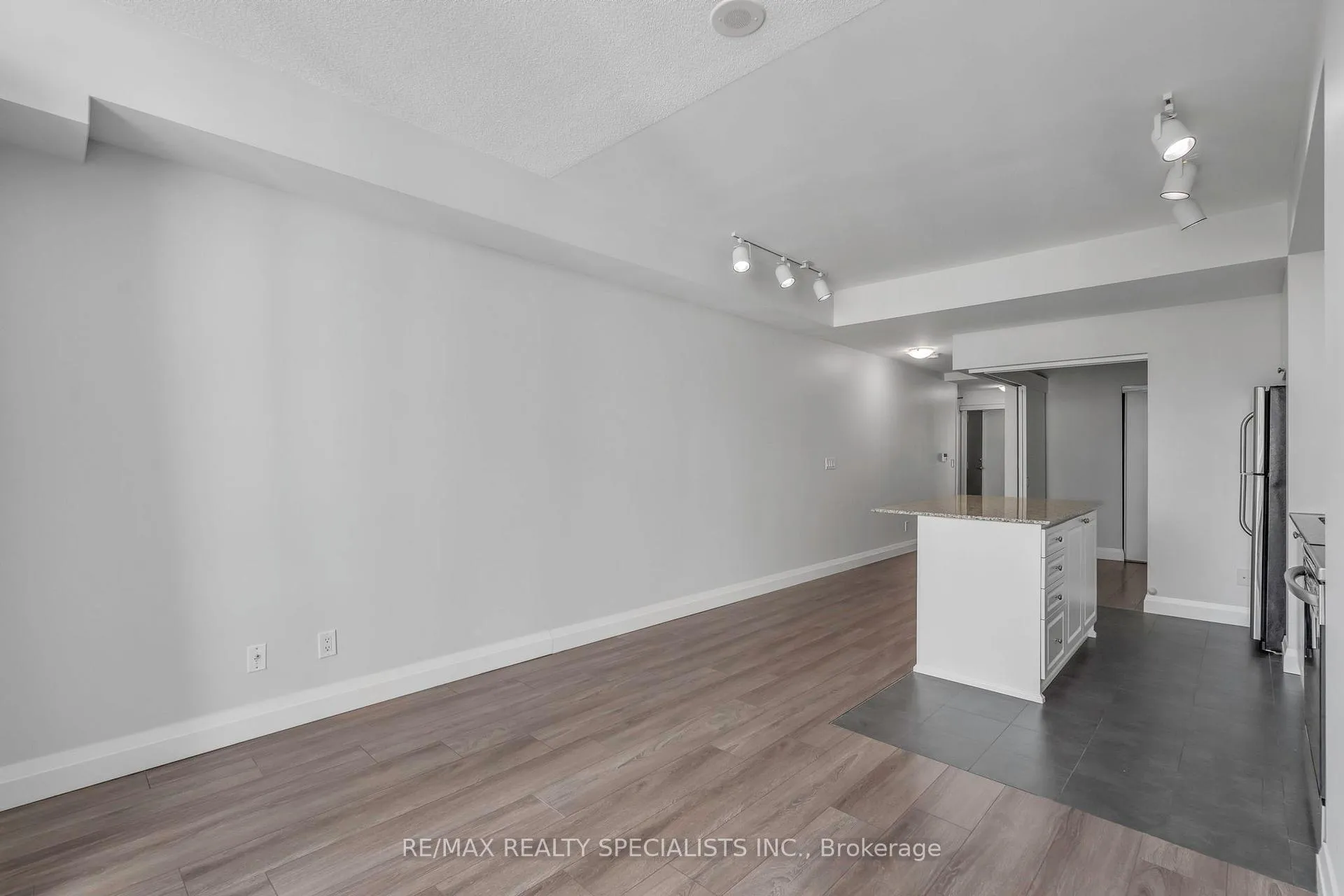 Photo 7 of Unit 309, 225 Webb Drive, Mississauga, City Centre — HOMEH