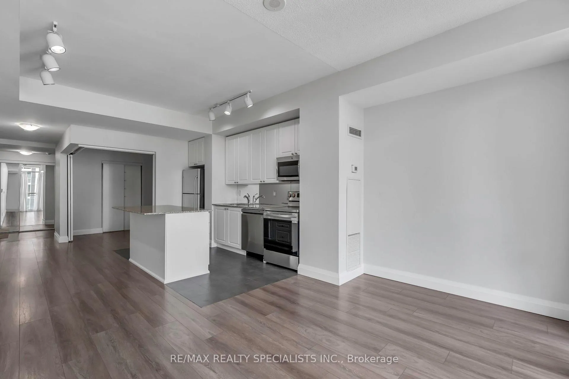 Photo 8 of Unit 309, 225 Webb Drive, Mississauga, City Centre — HOMEH