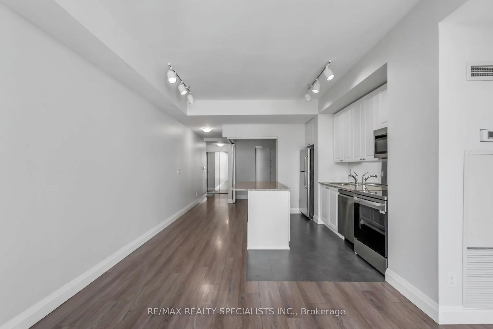 Photo 9 of Unit 309, 225 Webb Drive, Mississauga, City Centre — HOMEH
