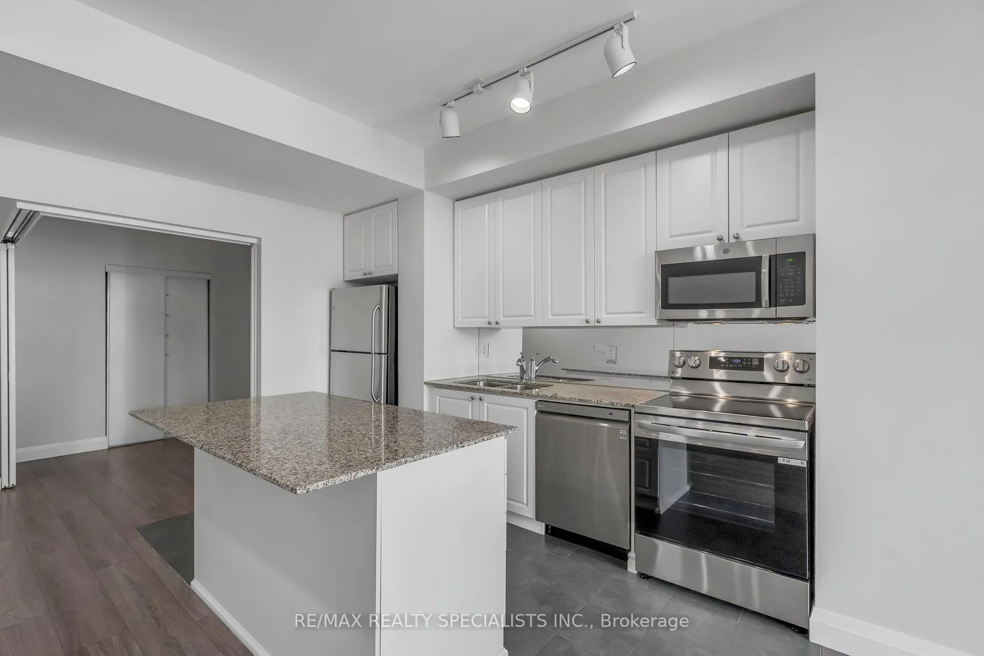 Photo 10 of Unit 309, 225 Webb Drive, Mississauga, City Centre — HOMEH
