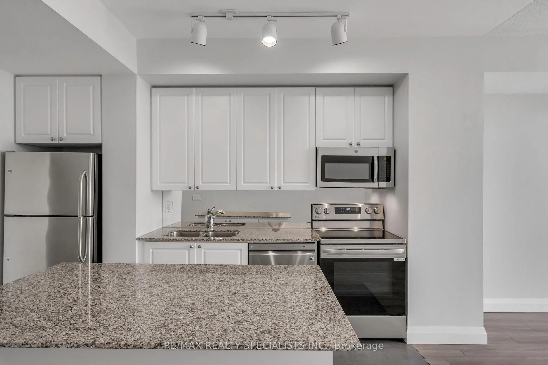 Photo 11 of Unit 309, 225 Webb Drive, Mississauga, City Centre — HOMEH