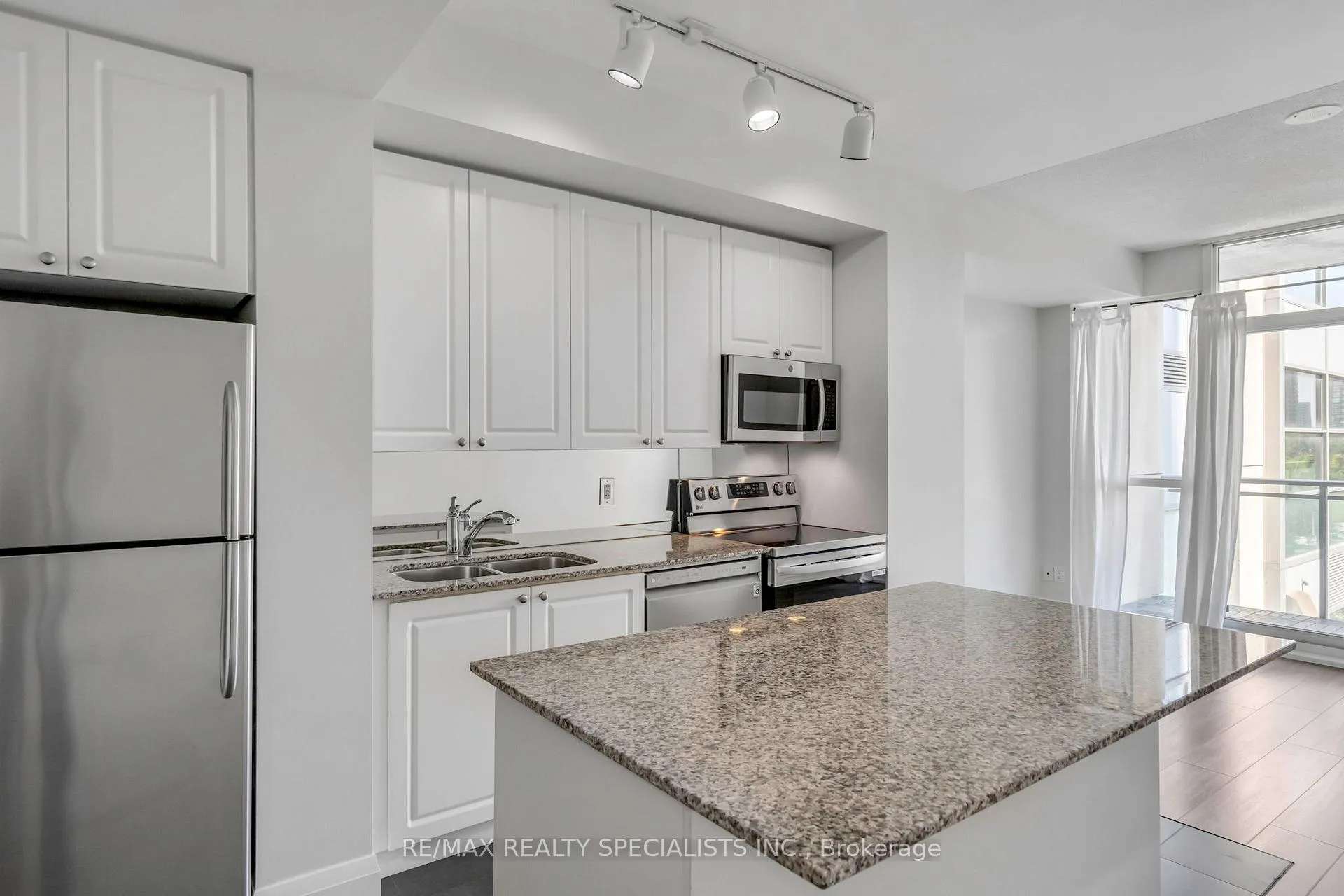 Photo 13 of Unit 309, 225 Webb Drive, Mississauga, City Centre — HOMEH