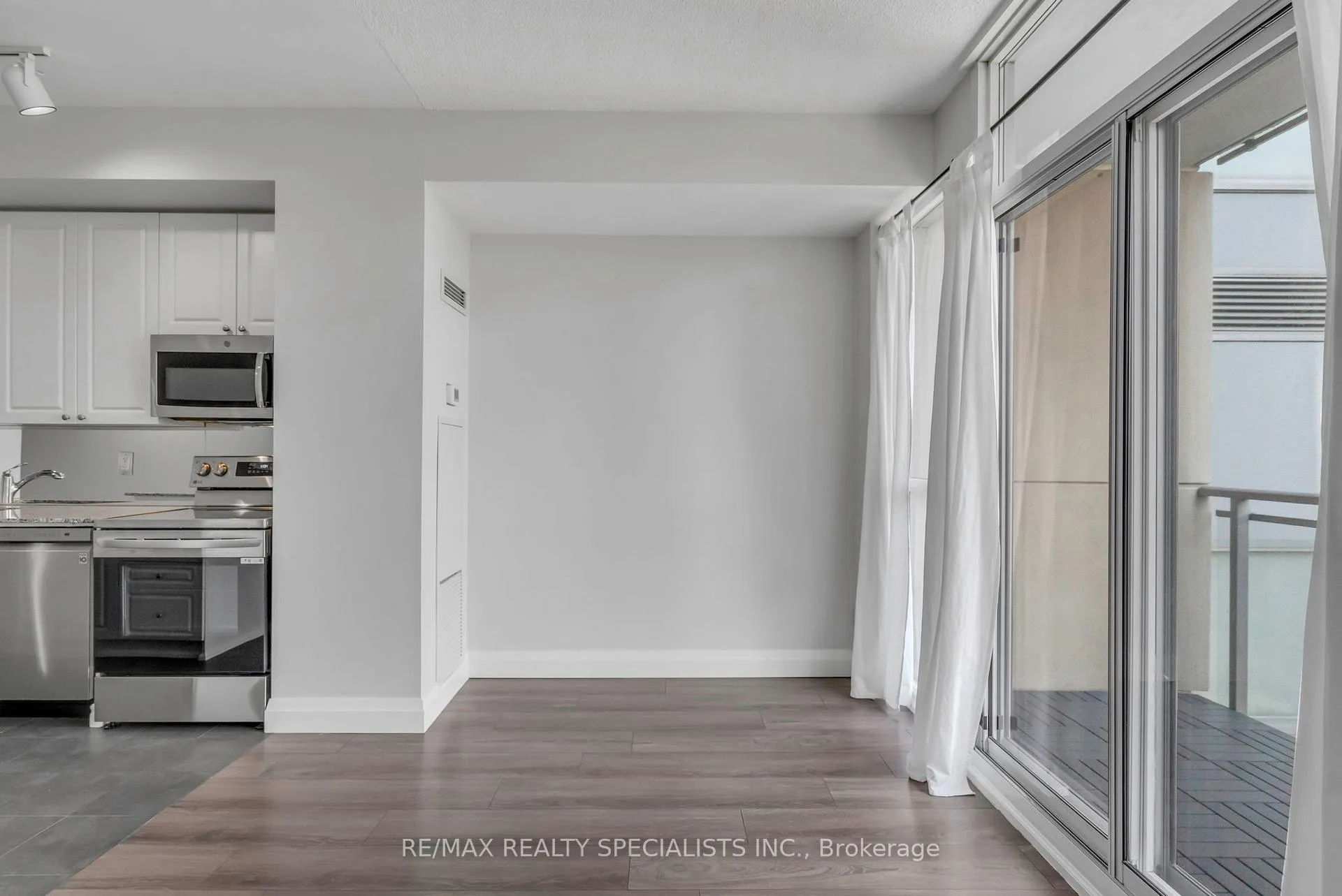 Photo 18 of Unit 309, 225 Webb Drive, Mississauga, City Centre — HOMEH