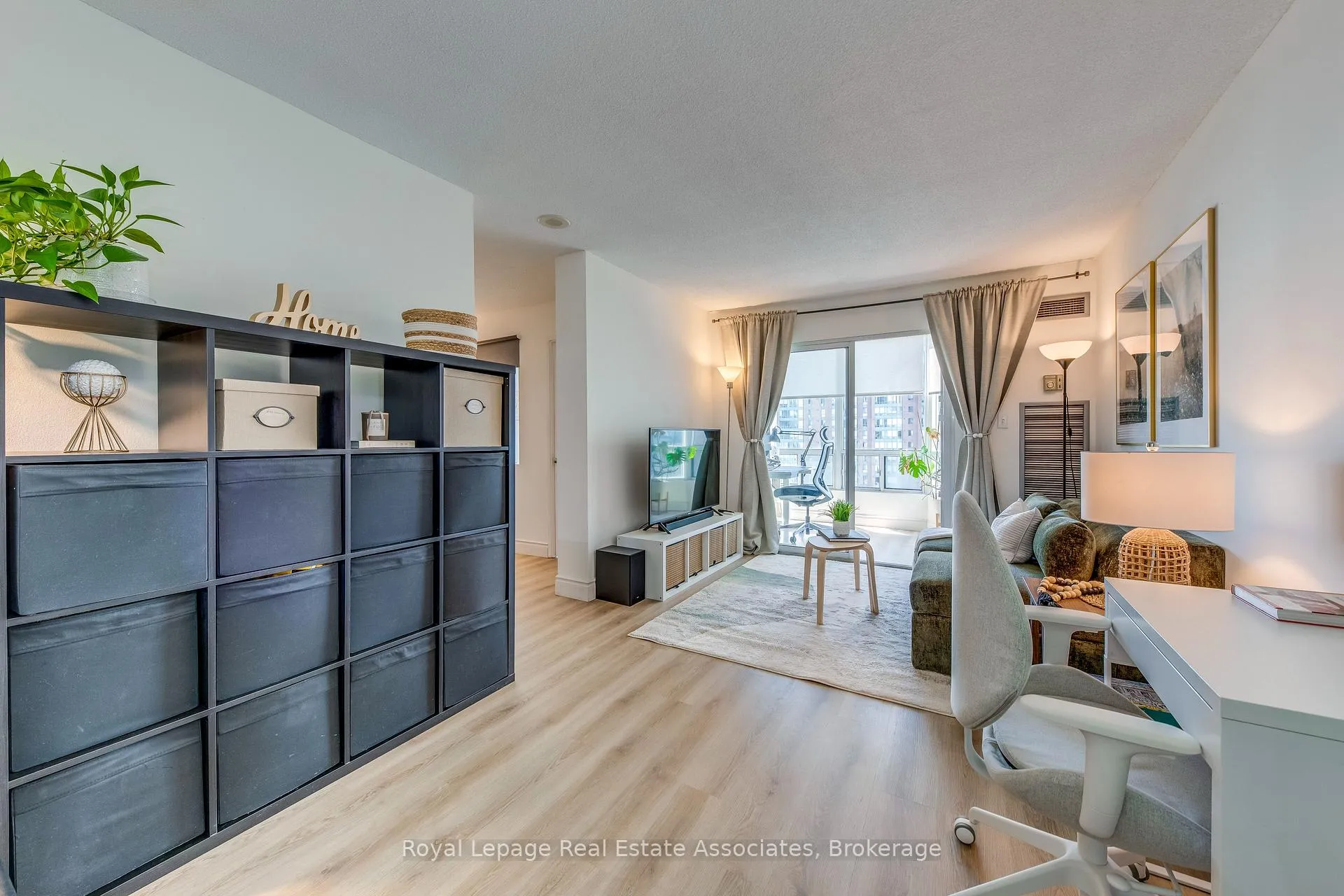Photo 4 of Unit 901, 155 Hillcrest Avenue, Mississauga, Cooksville — HOMEH