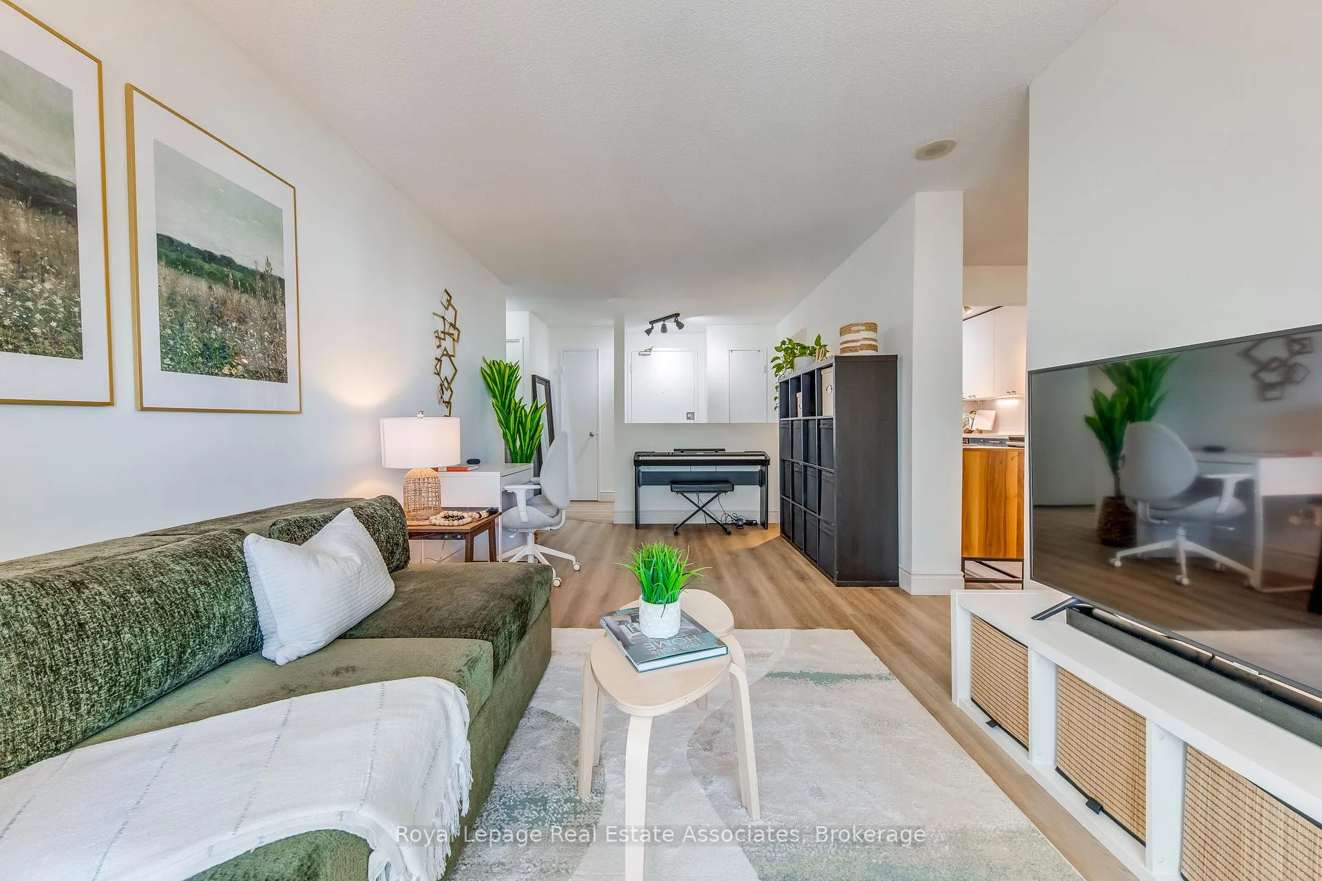 Photo 5 of Unit 901, 155 Hillcrest Avenue, Mississauga, Cooksville — HOMEH