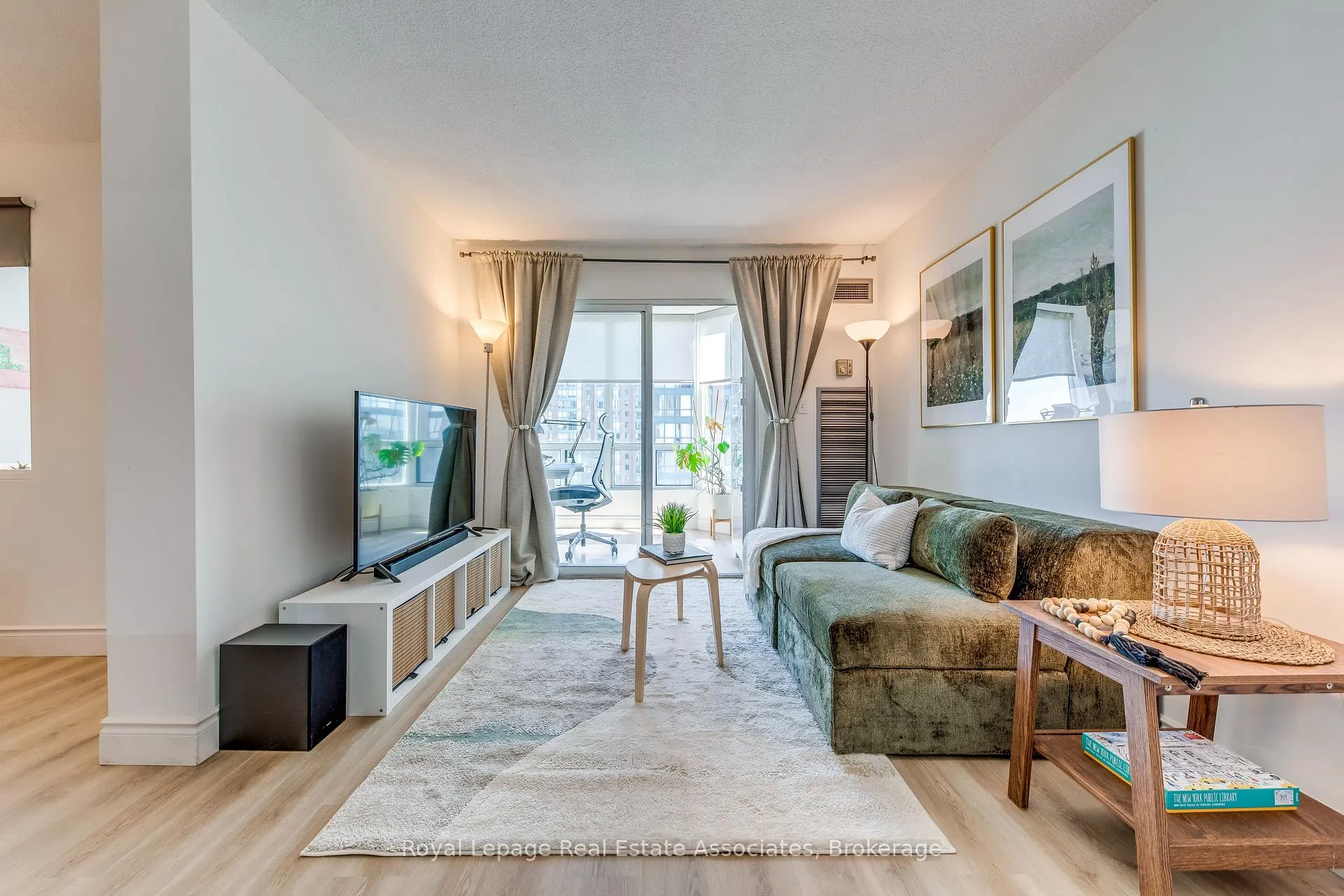 Photo 6 of Unit 901, 155 Hillcrest Avenue, Mississauga, Cooksville — HOMEH