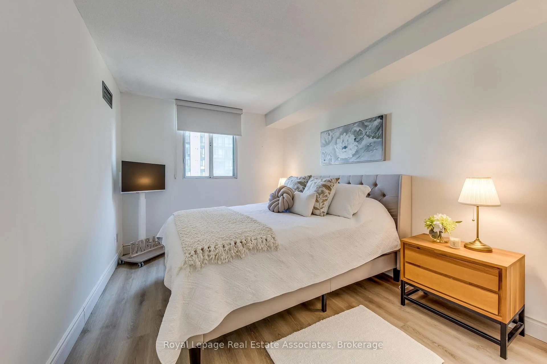Photo 15 of Unit 901, 155 Hillcrest Avenue, Mississauga, Cooksville — HOMEH
